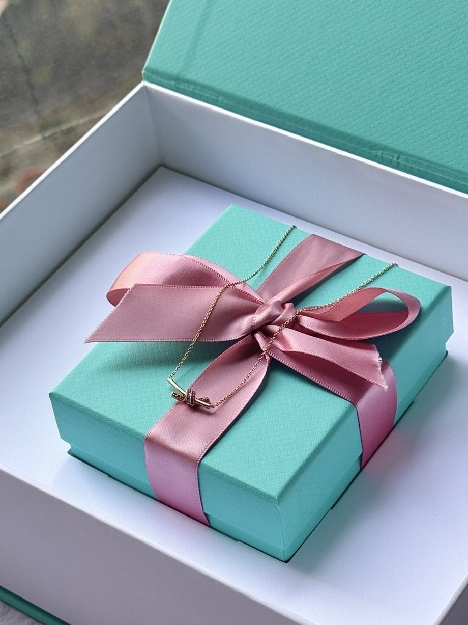 TIFFANY & CO. Knot 系列 繩結鑲鑽吊飾 項鍊