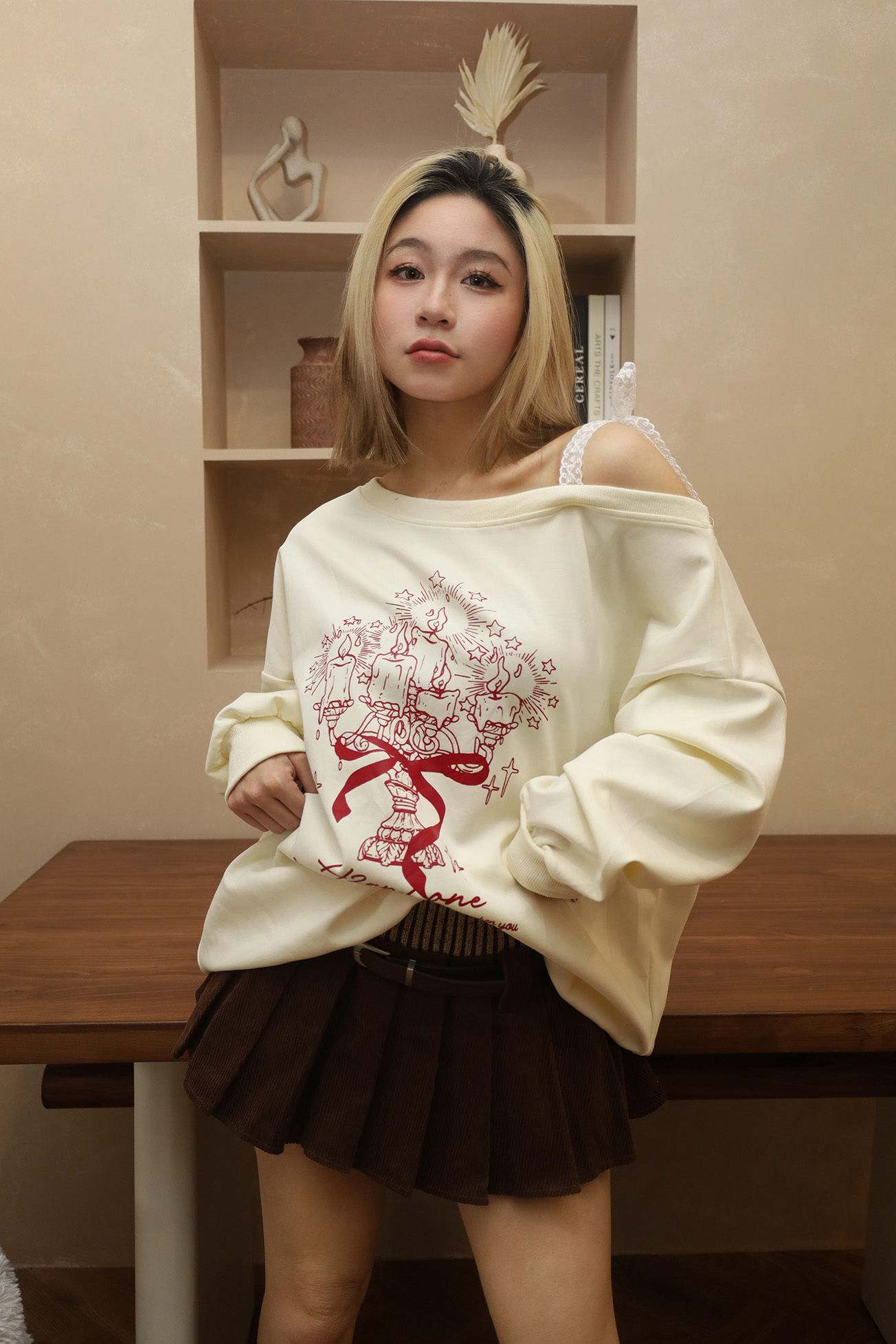 純慾風蕾絲肩帶大學T