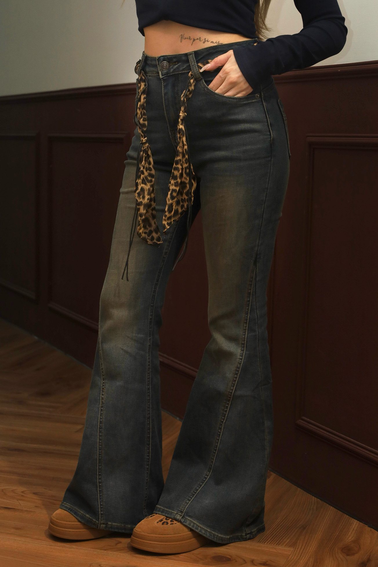 豹紋皮帶牛仔喇叭褲