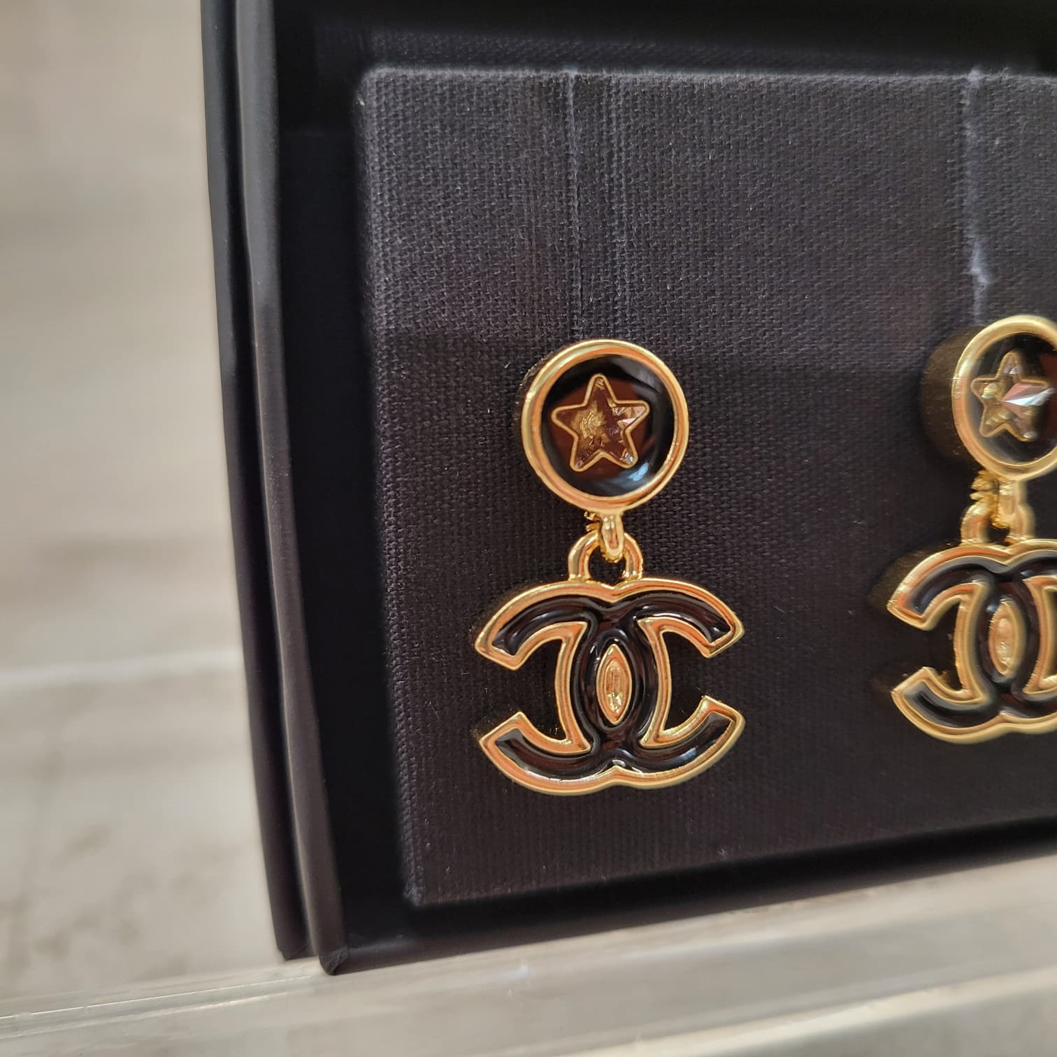 CHANEL ABG524 DROP EARRINGS STAR BLACK GOLD 黑色星星垂吊款耳環