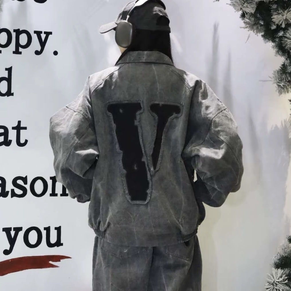 VLone 復古水洗 仿舊 大logo 大V 胸前歌德字體 飛行外套 夾克 深灰色 / 軍綠色