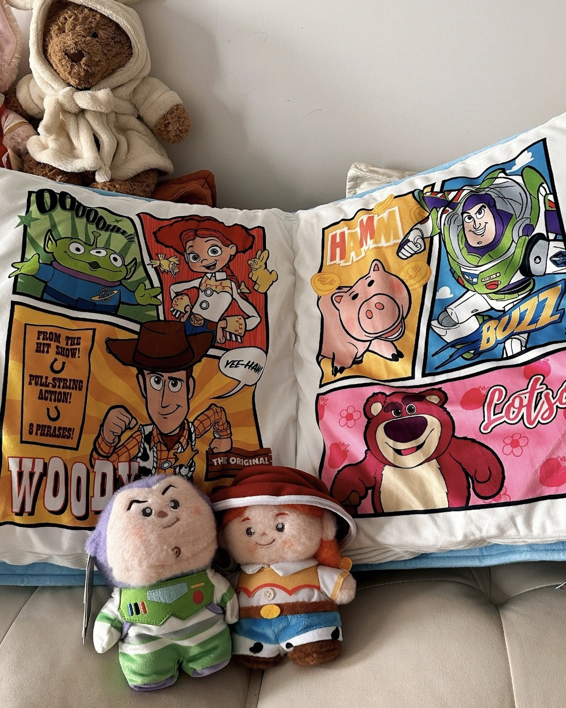 <正版授權>MINSO 名創 迪士尼 皮克斯系列 玩具總動員 漫畫書靠枕 抱枕