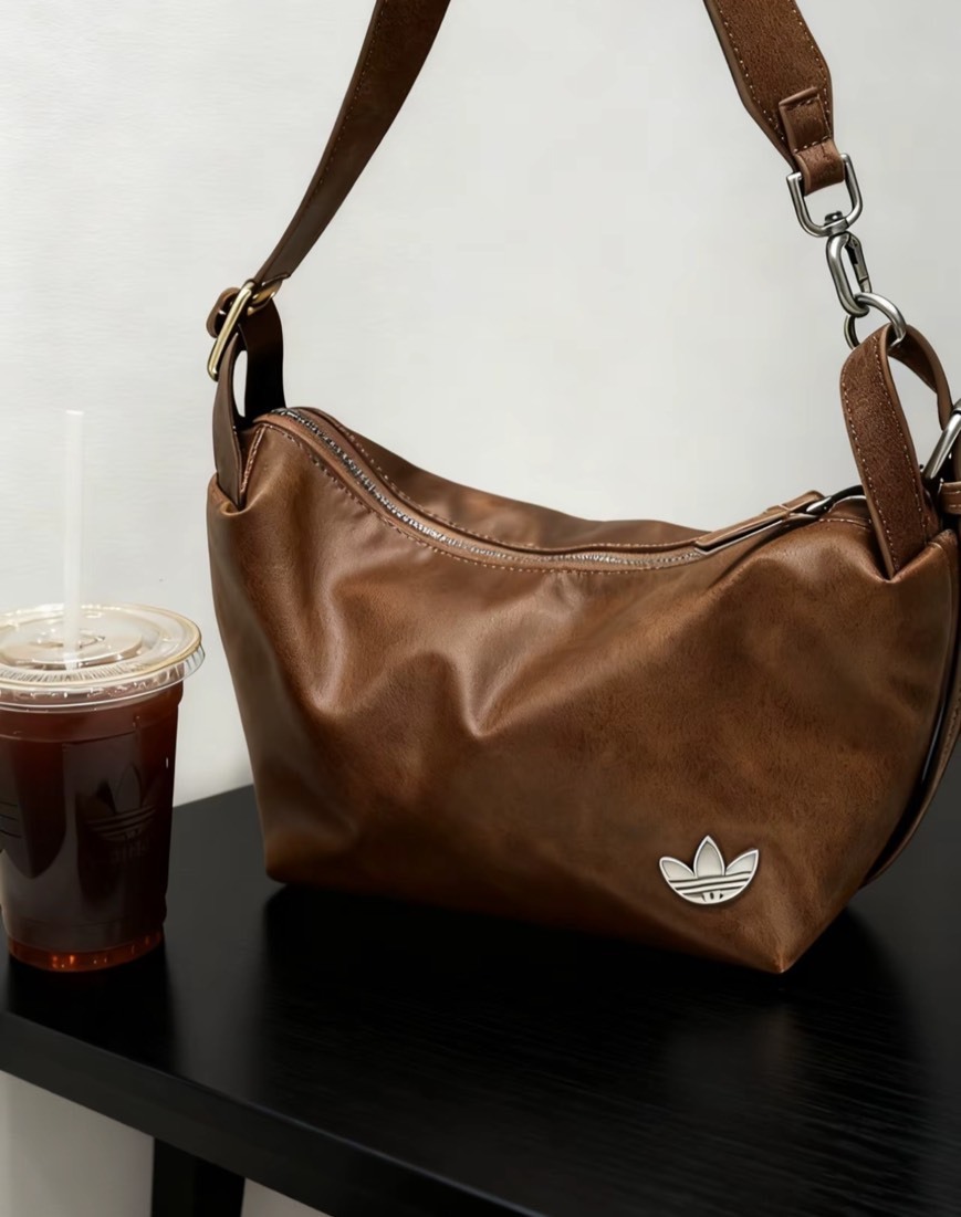 iSNEAKERS｜Adidas Originals Belted Shldr 肩背包