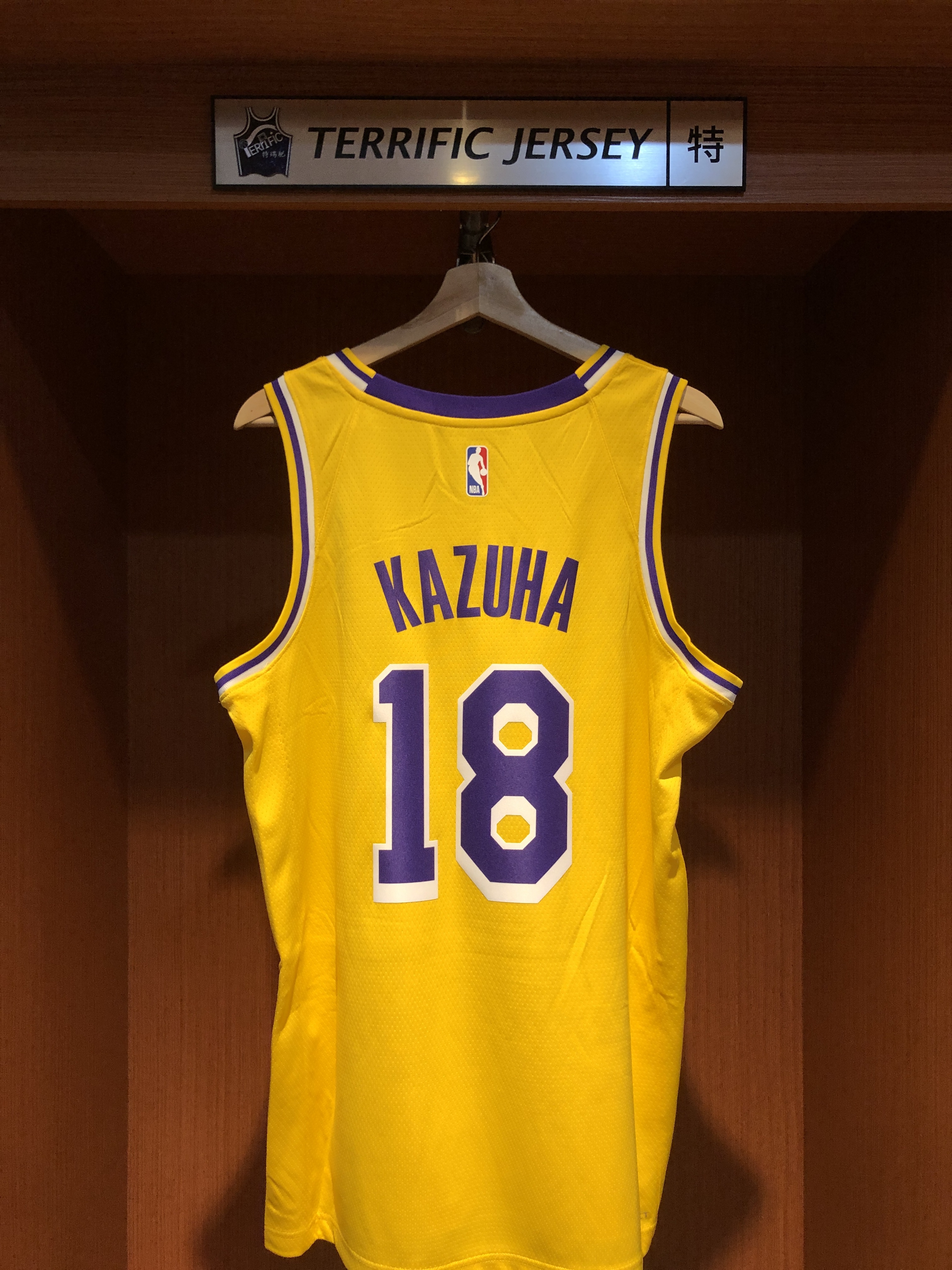 NBA球衣 Kazuha #18 LE SSERAFIM 洛杉磯湖人黃 Icon Nike Swingman 球迷版 熱轉印 全新
