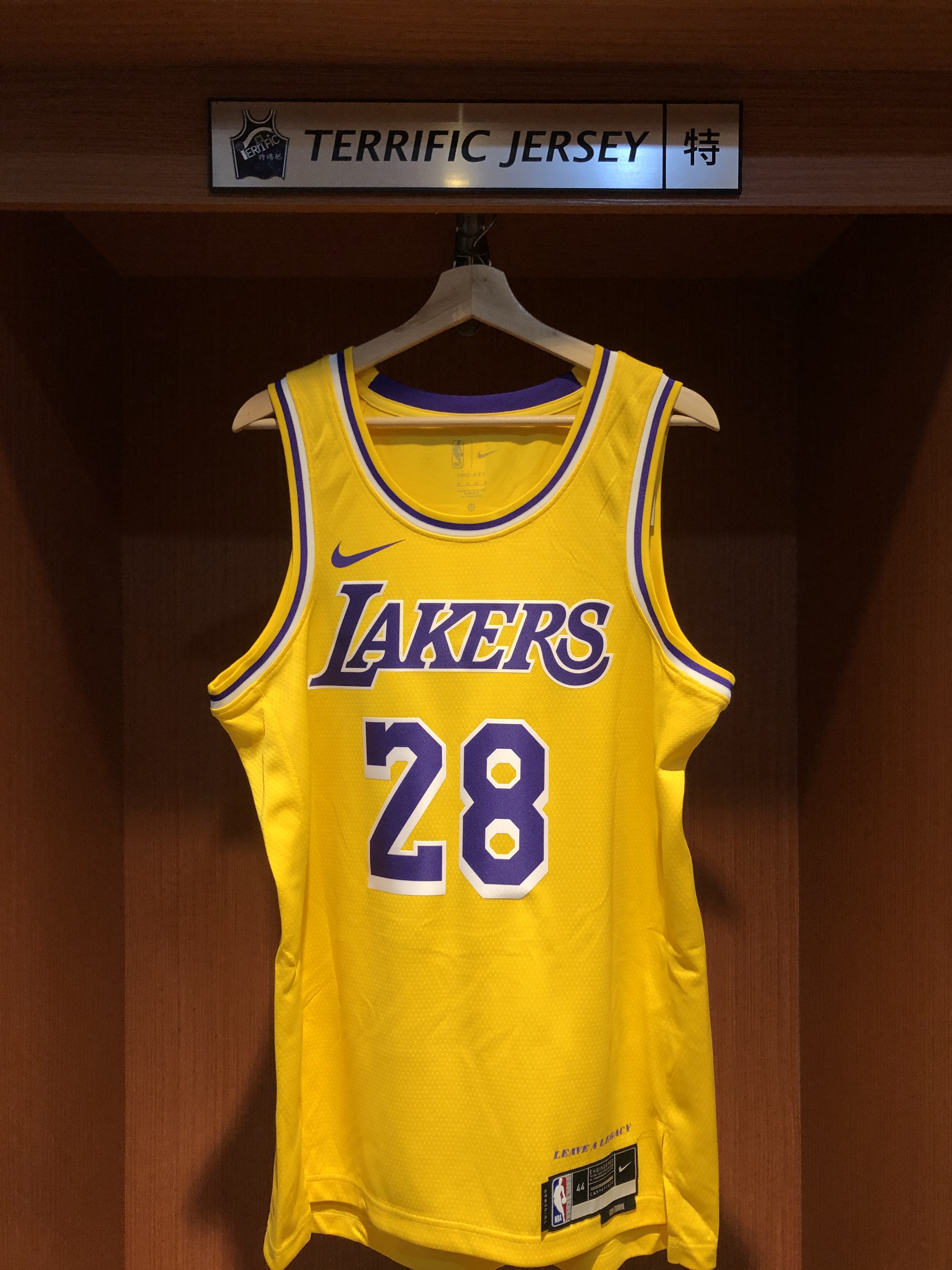 NBA球衣 Sakura #28 LE SSERAFIM 洛杉磯湖人黃 Icon Nike Swingman 球迷版 熱轉印 全新