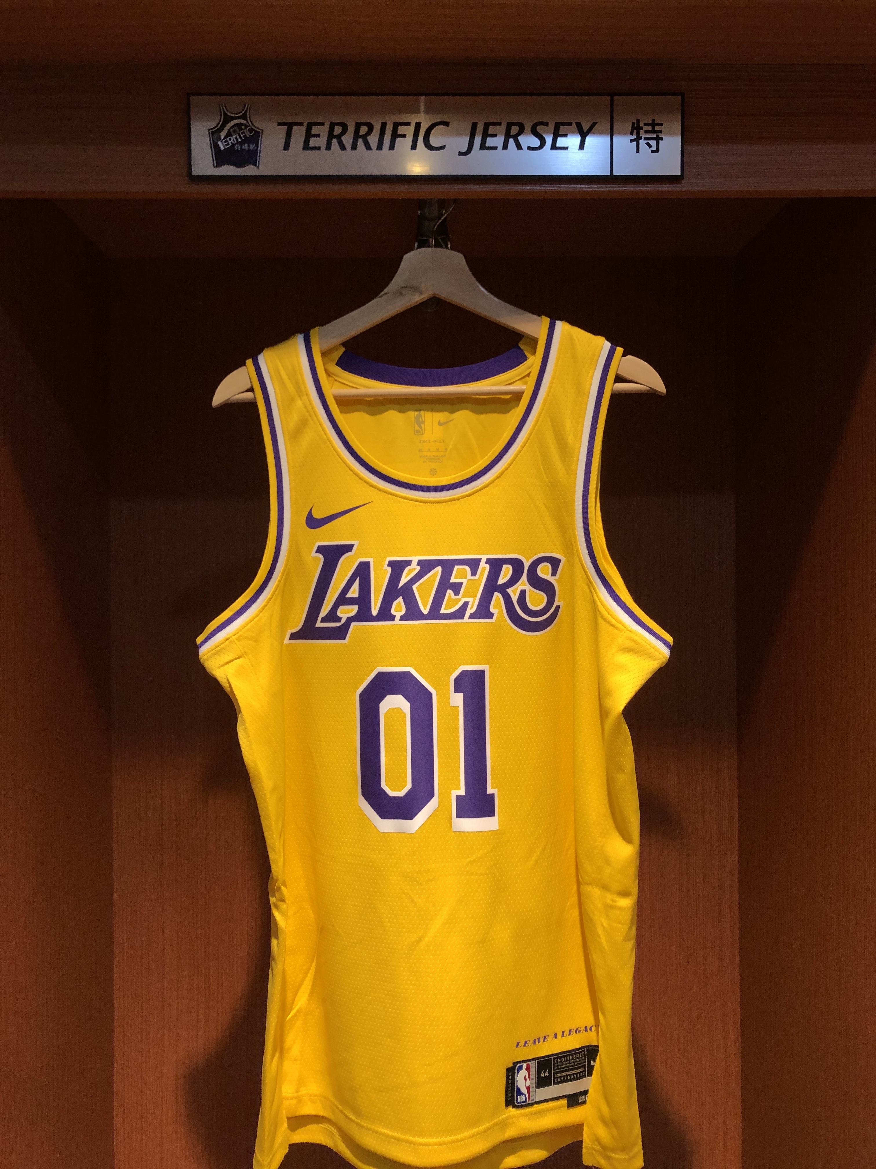 NBA球衣 Eunchae #01 LE SSERAFIM 洛杉磯湖人黃 Icon Nike Swingman 球迷版 熱轉印 全新