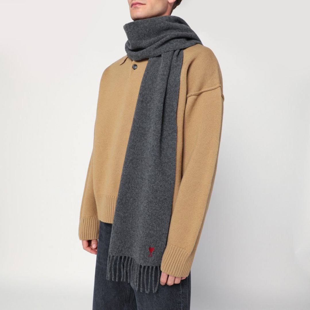 1FF1006-168 AMI Ami De Coeur Wool Scarf Dark Grey #BFUSF405.334.061 (F-EU-E)