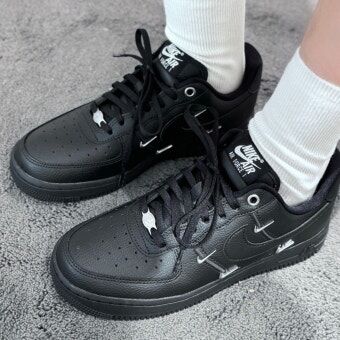 【Luxury】現貨特價 Nike Air Force 1  黑武士小銀鉤 女款  銀色勾勾 銀勾 小金勾 af 空運一號 HQ1180-001 全黑