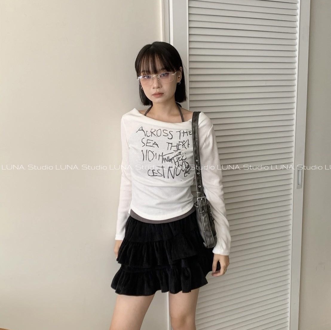 草寫英文 假兩件式上衣