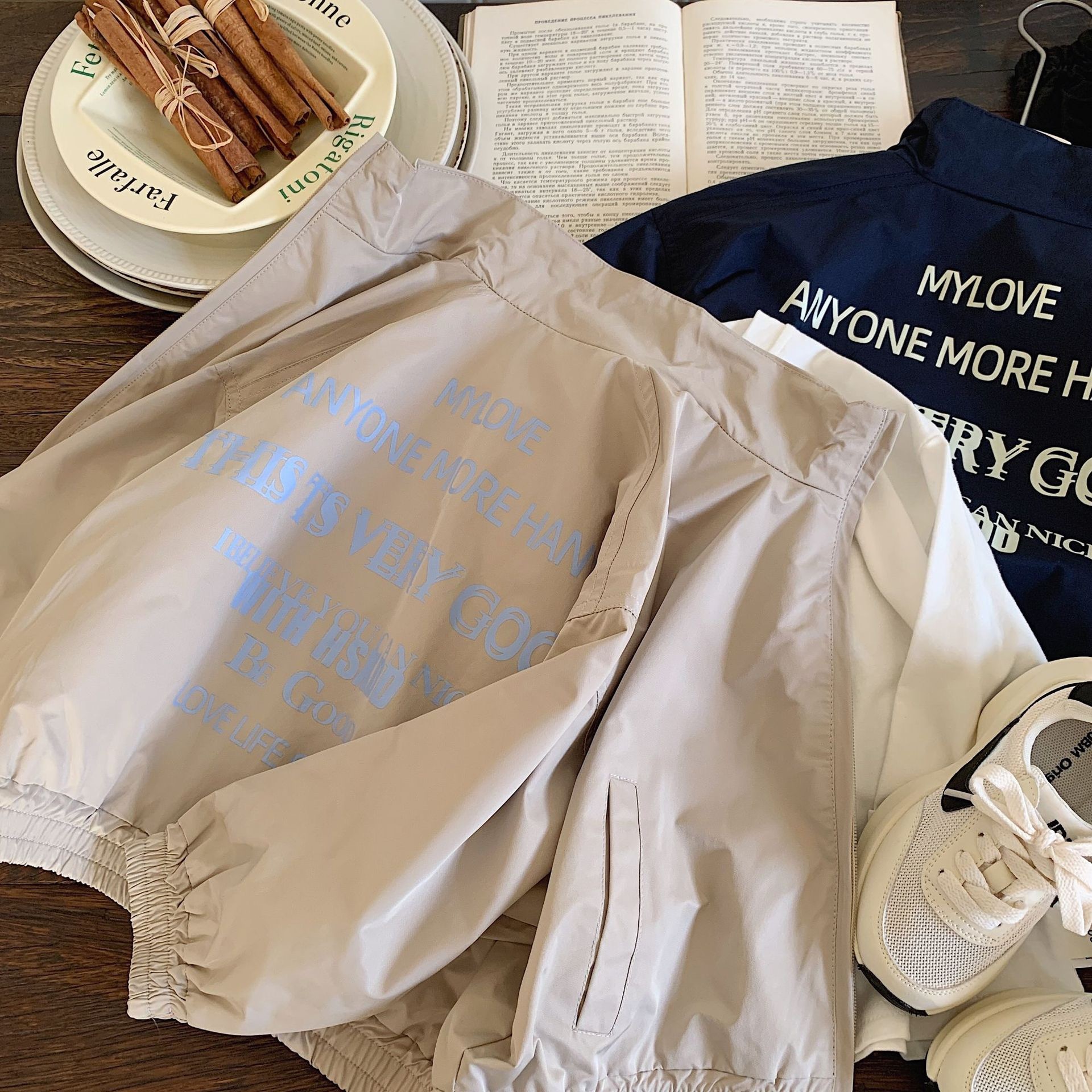 現貨｜100 藏青 MY LOVE 風衣外套    ‧₊