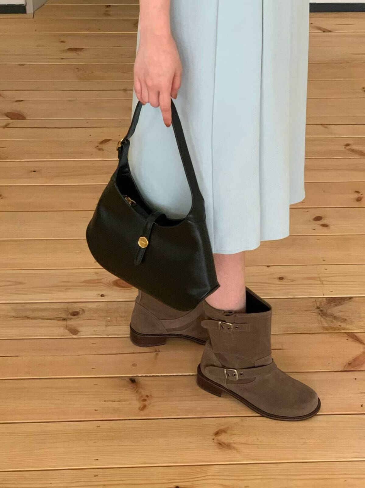 LN5005 火漆章牛皮半月包