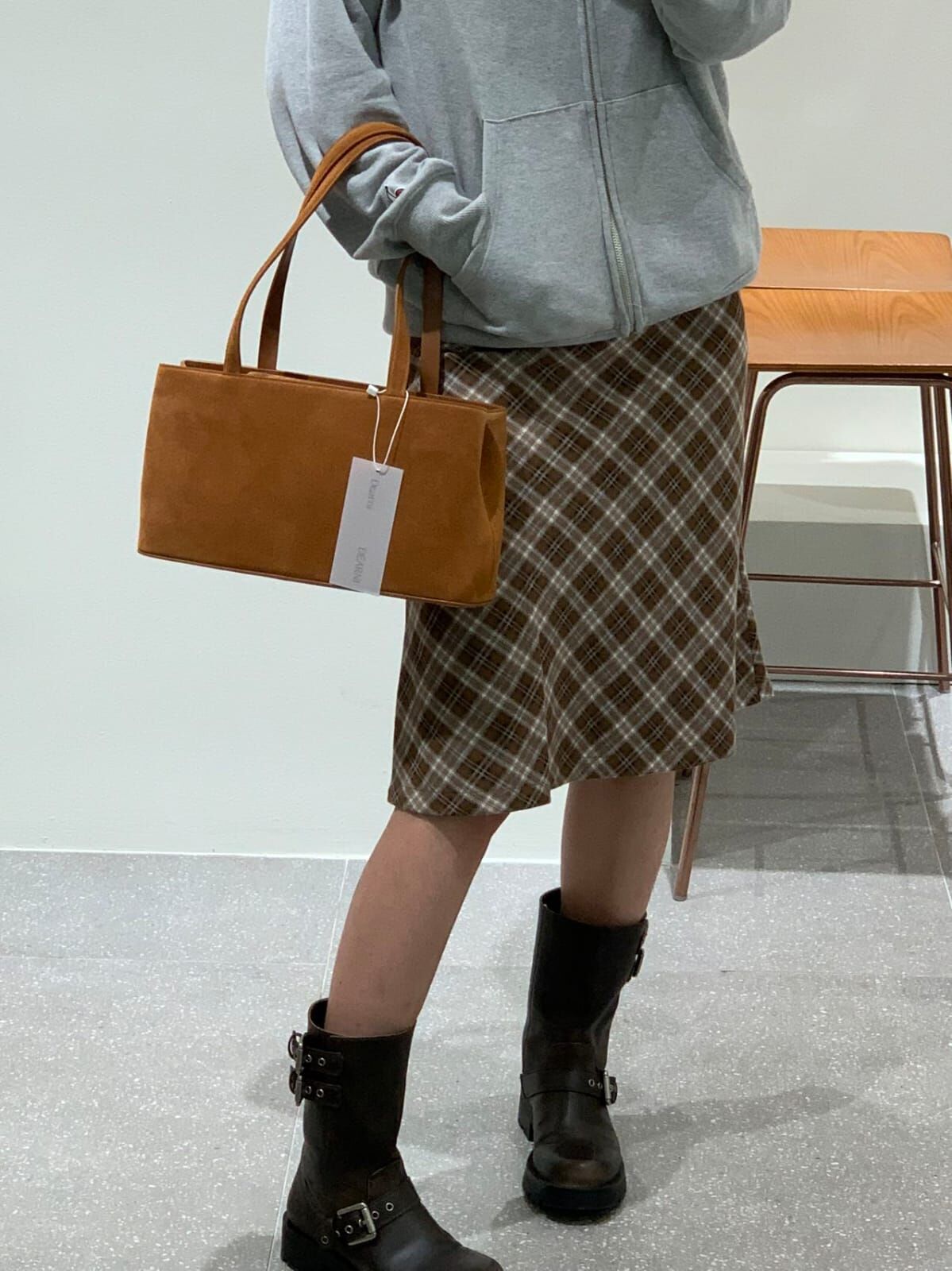 DN5018 麂皮書本手提包