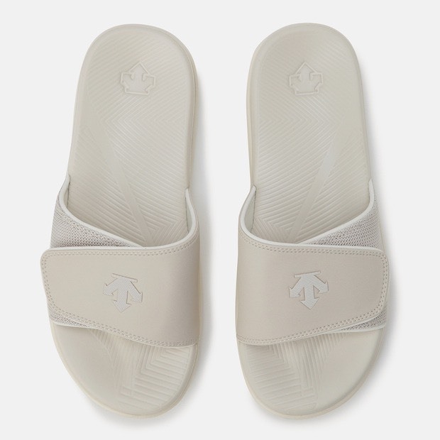 DESCENTE 迪桑特 小LOGO 男女情侶拖鞋 魔鬼氈 米白