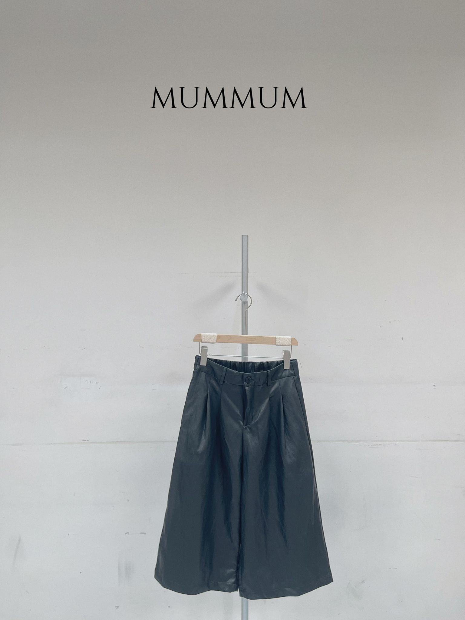 03590a/秋系皮質中短褲　28-34/42/28