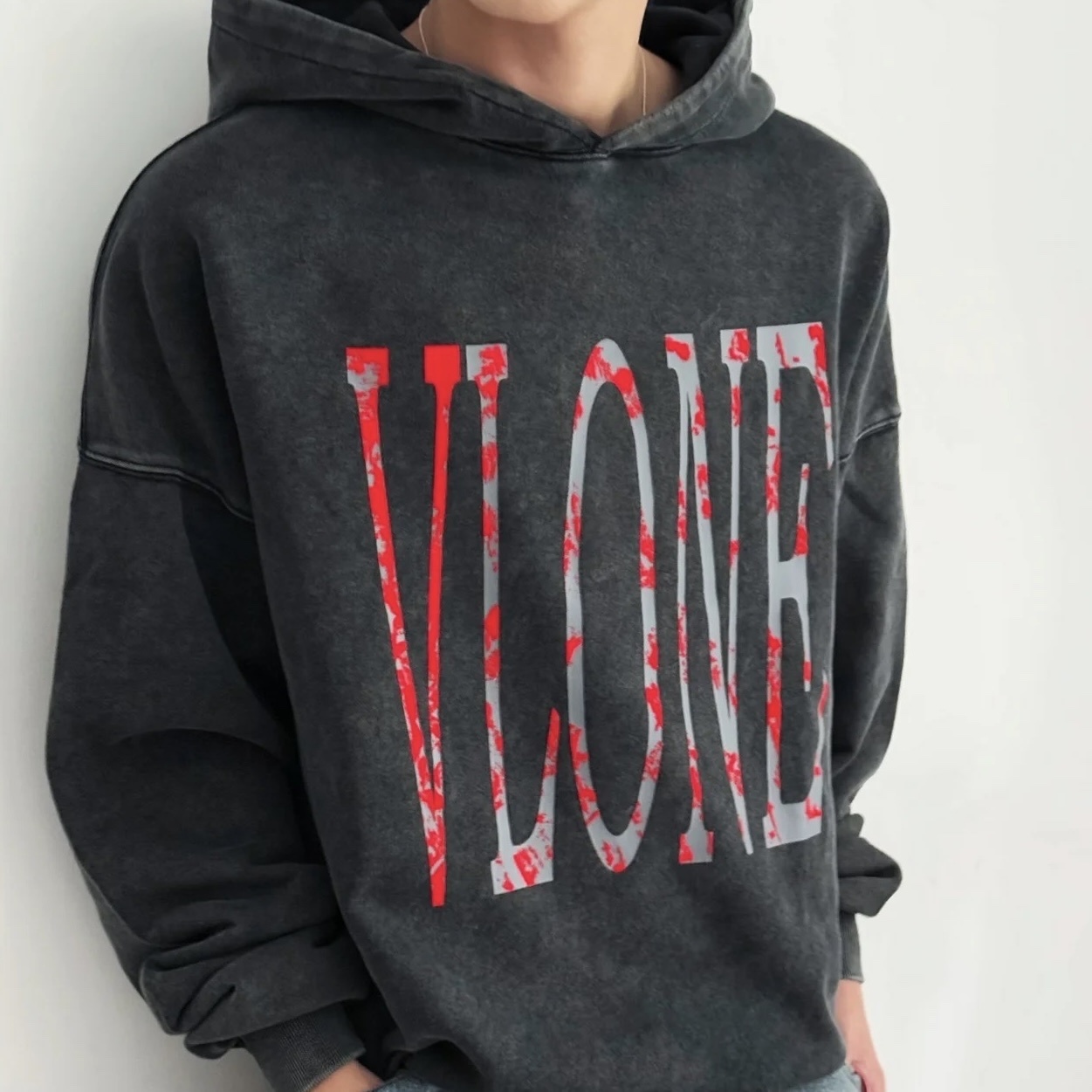 VLone staple hoodie 復古水洗 仿舊 斑駁字體 背後大V 連帽上衣 帽踢 帽Tee 兩色