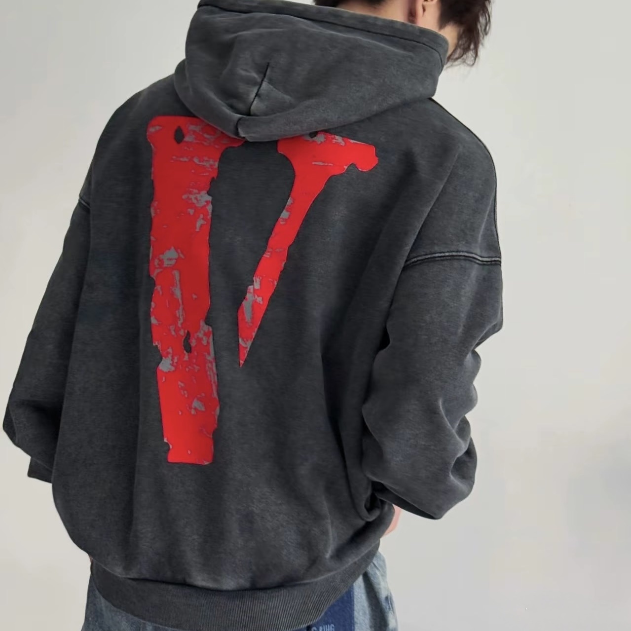 VLone staple hoodie 復古水洗 仿舊 斑駁字體 背後大V 連帽上衣 帽踢 帽Tee 兩色