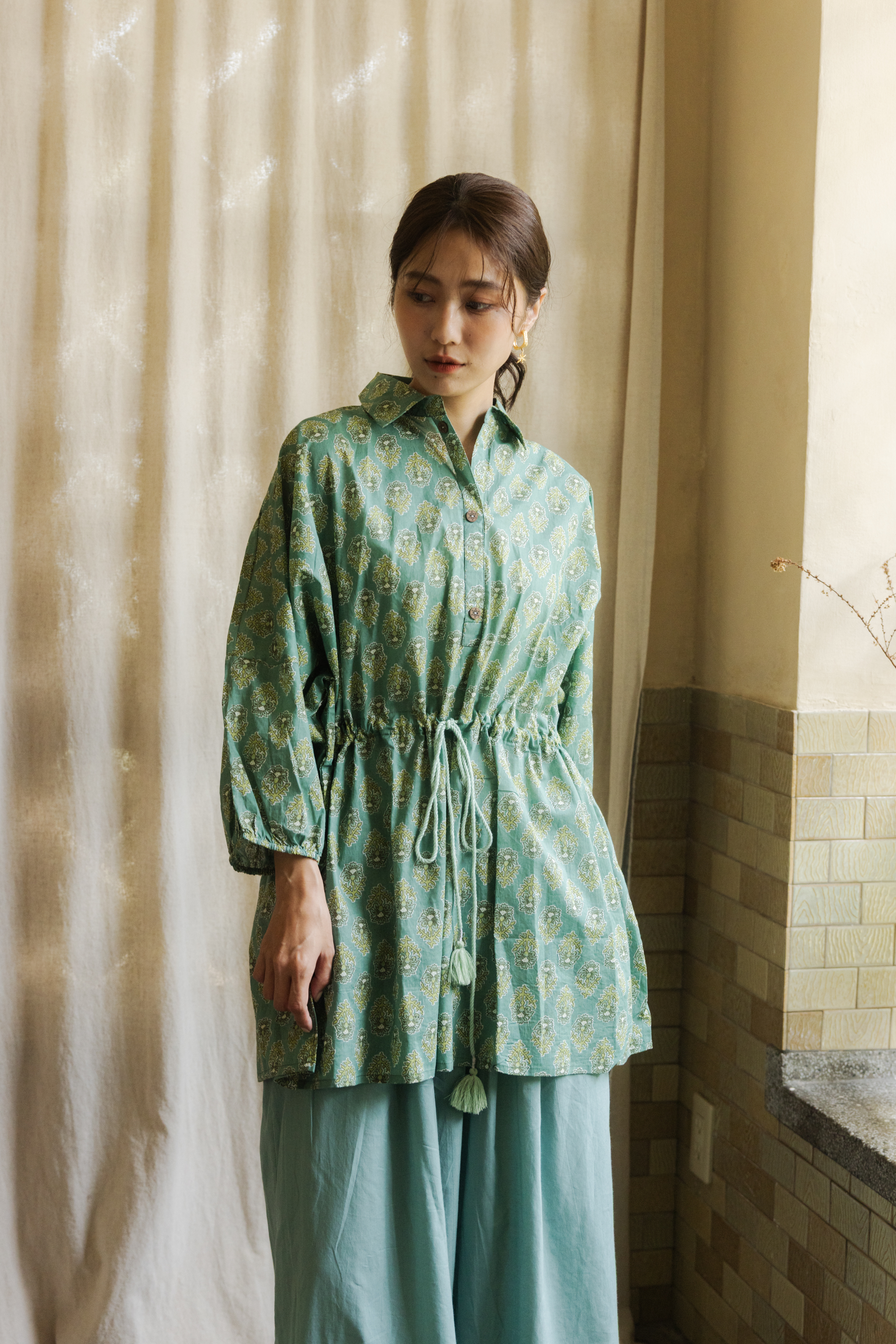 襯衫收腰長上衣_綠花