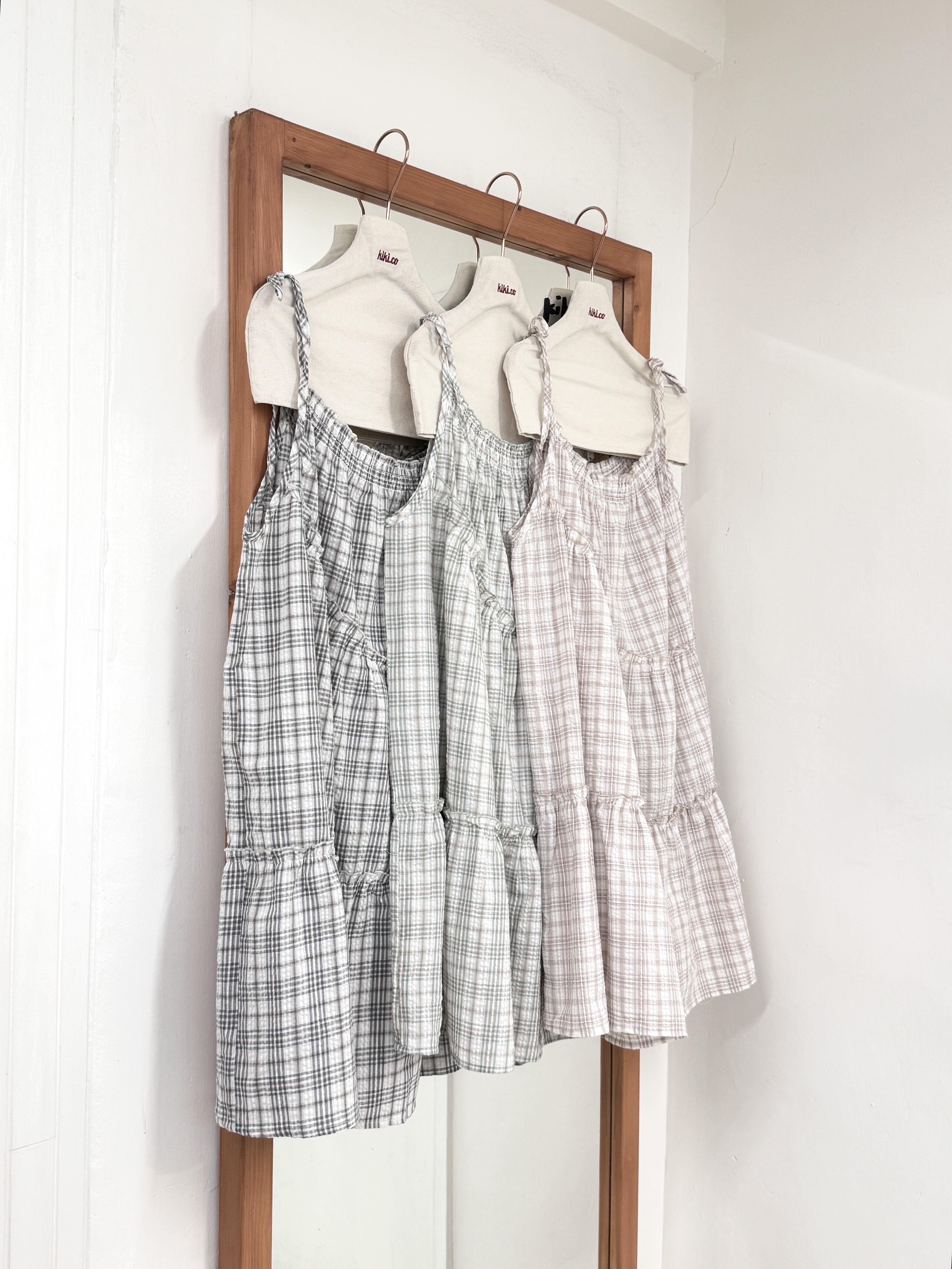 凹凸斜邊格紋吊帶背心