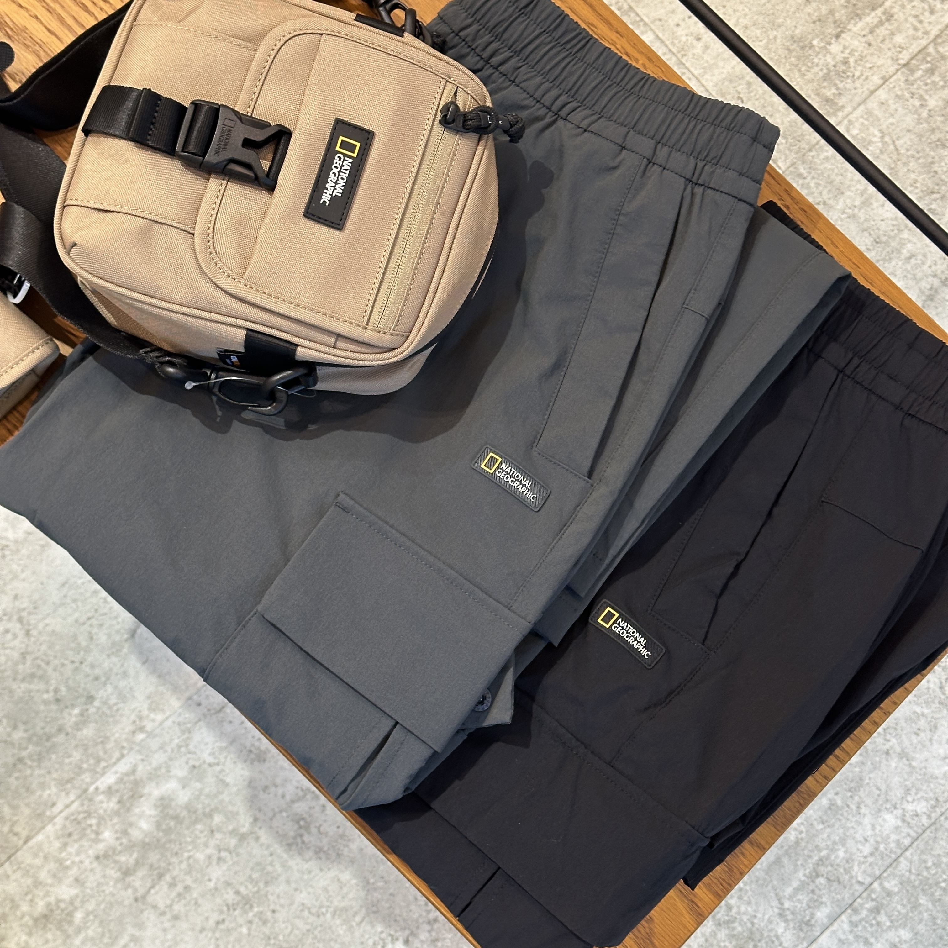 【現貨】NATIONAL GEOGRAPHIC 國家地理 男女同款 ARCHELON 平織 直筒褲 N253UPT030