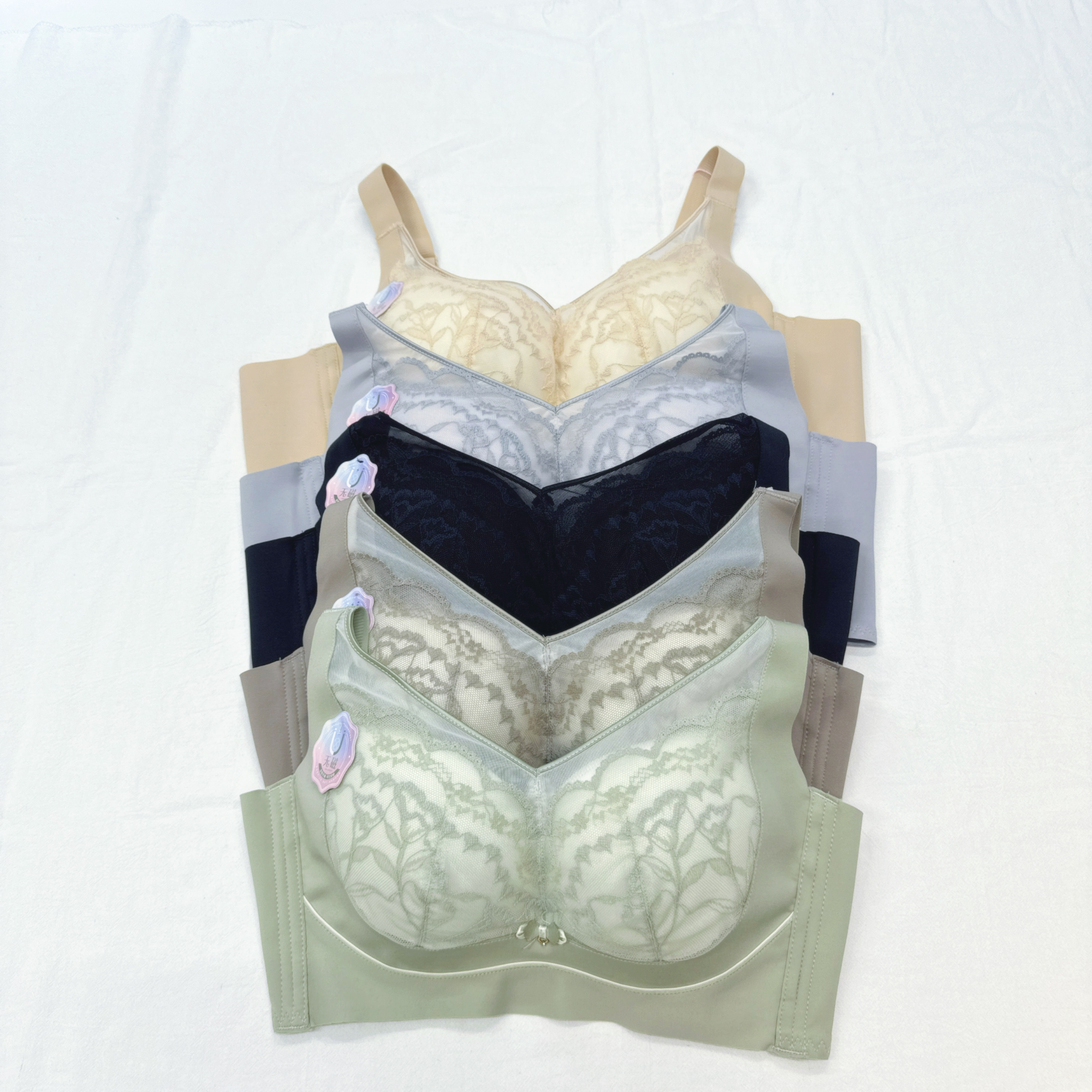 #6813-層次喱士拼紗四排扣無鋼圈胸圍-適合C杯 (C136-C160)