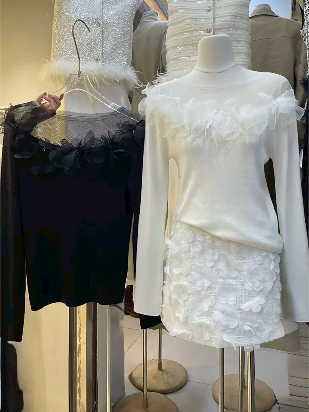 針織拼接領網紗立體花朵上衣