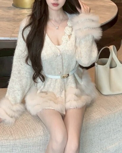 燕麥色單邊領花朵拼接毛毛針織上衣外套附腰帶