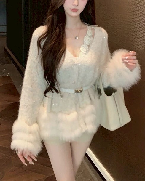 燕麥色單邊領花朵拼接毛毛針織上衣外套附腰帶