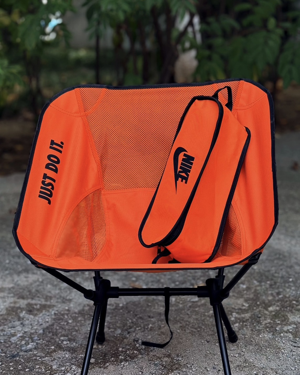 【現貨】Nike Just Do It 可收納 字勾 露營椅 導演椅 折疊椅 黑 橘
