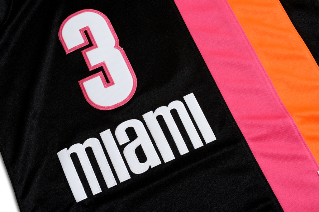 Mitchell & Ness 邁阿密熱火隊 Dwyane Wade 2005-2006 復刻 球員版球衣