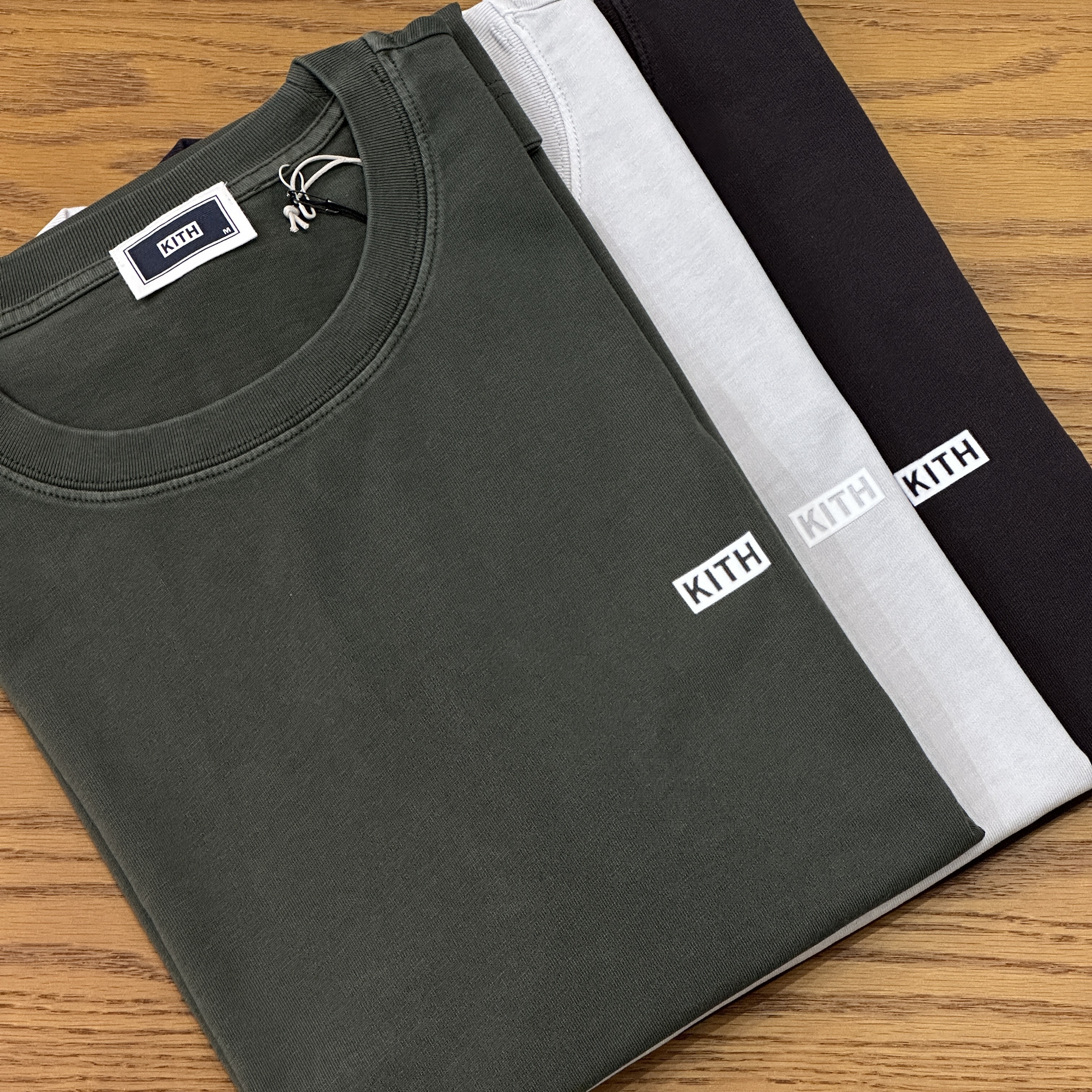 【 現貨 】kith 植絨logo 短tee 短袖 khm033770