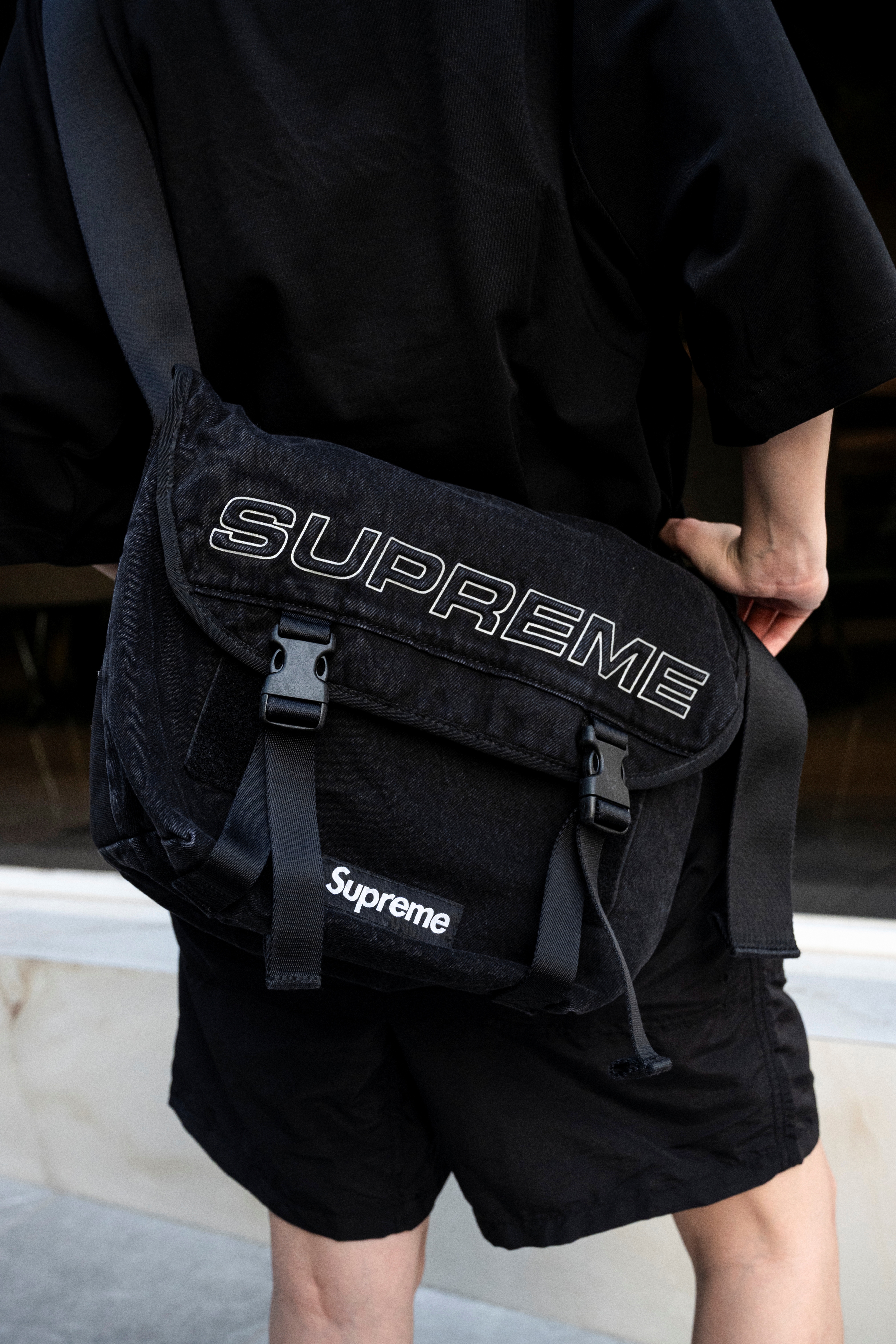 ☆ETW☆【EASY TO WEAR】Supreme 25FW Denim Messenger Bag 單寧 反光 郵差包 側背包