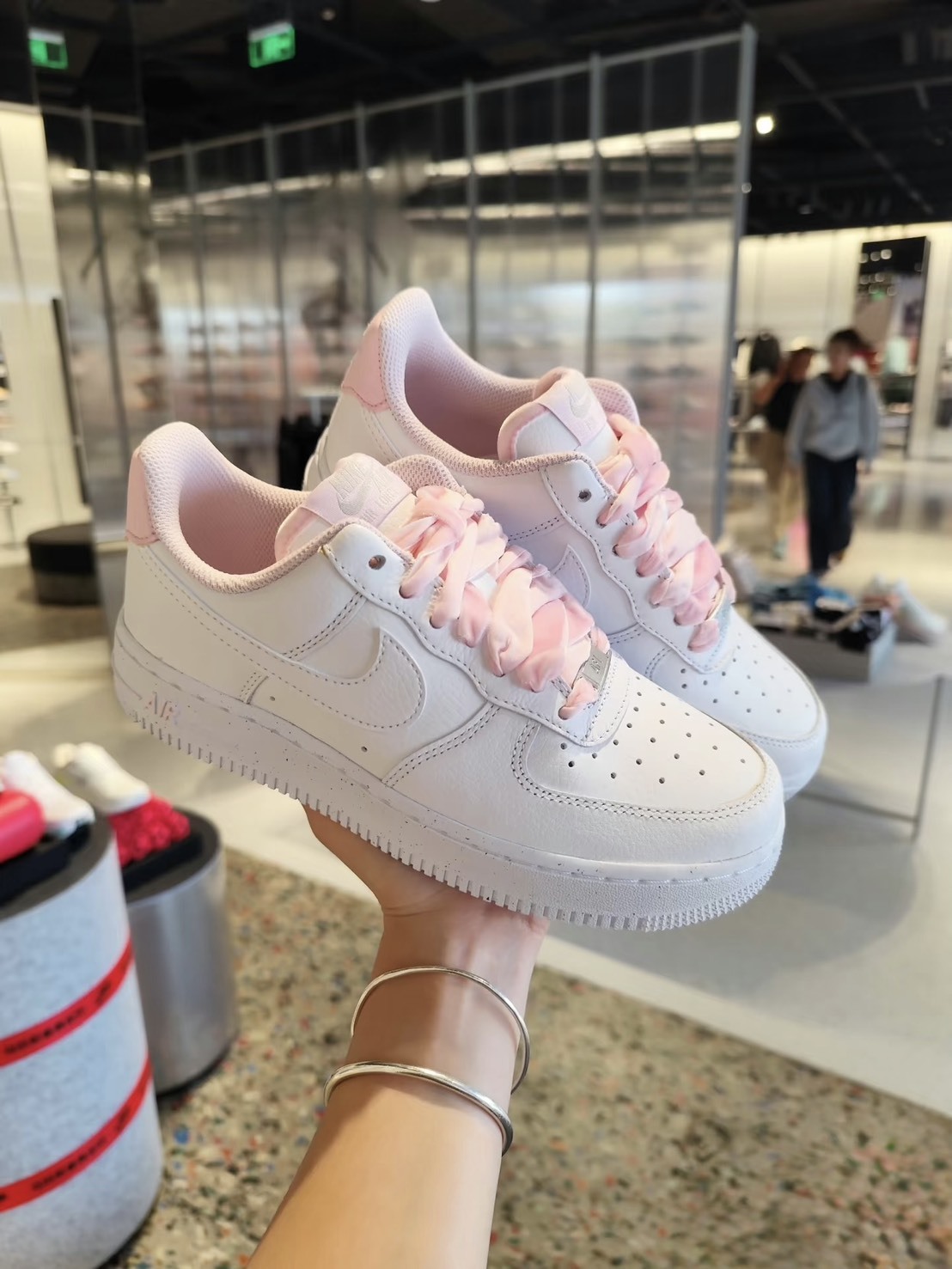 Nike Air Force 1 ‘07 復古 女鞋 緞面鞋帶 白 粉 HV4403-601