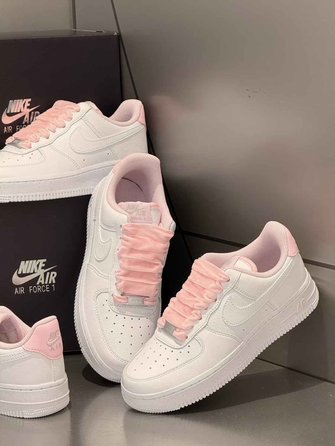 Nike Air Force 1 ‘07 復古 女鞋 緞面鞋帶 白 粉 HV4403-601