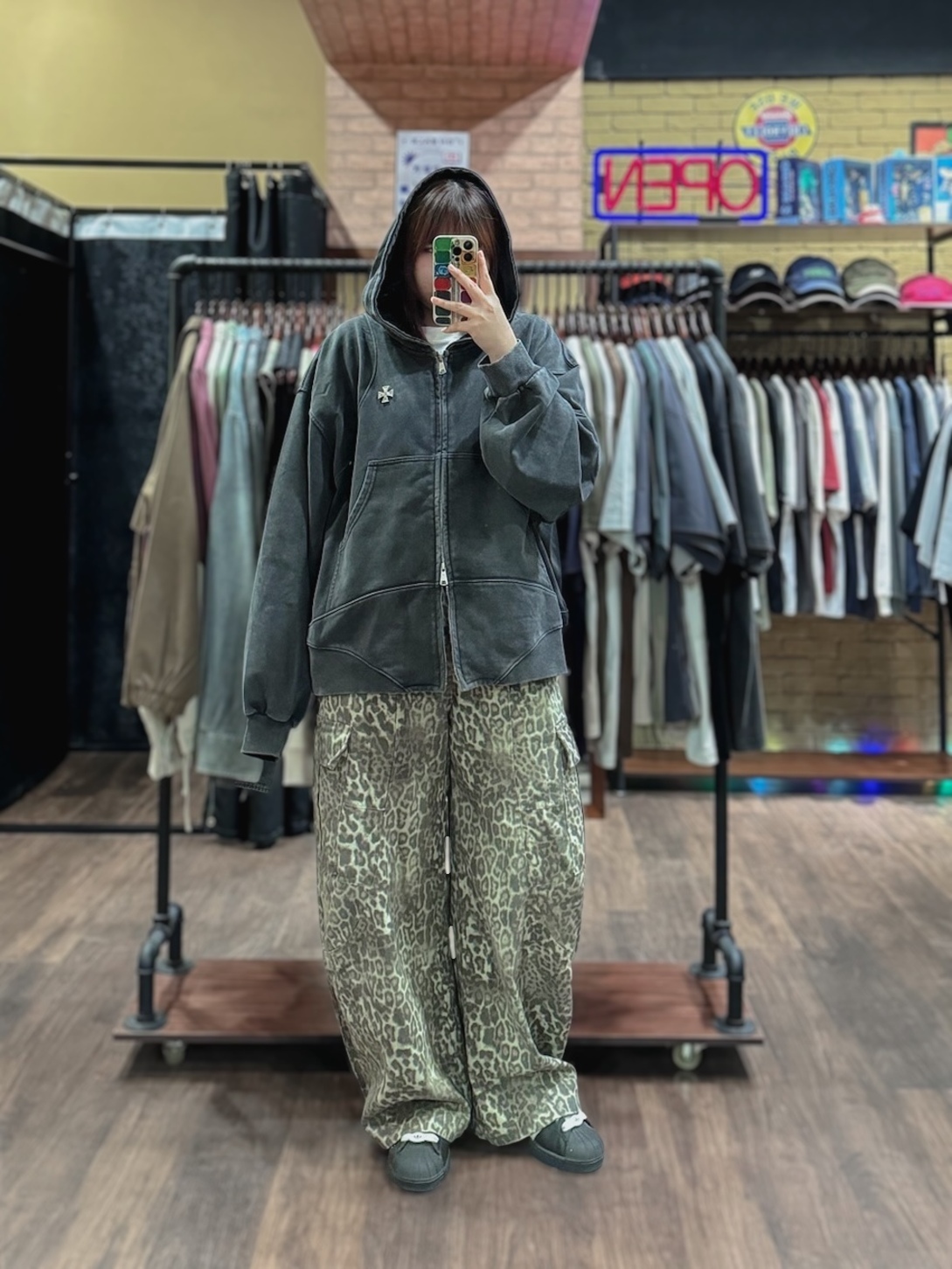 Wild Explorer豹紋工裝彎刀褲