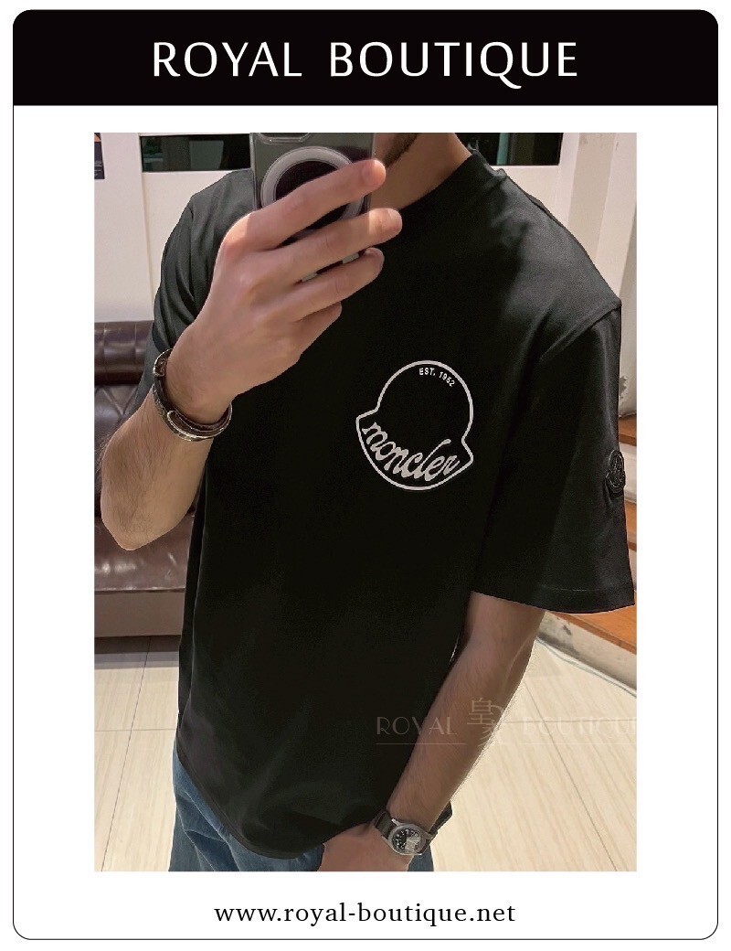 MONCLER 蒙口左胸美式草寫鈴鐺LOGO短T
