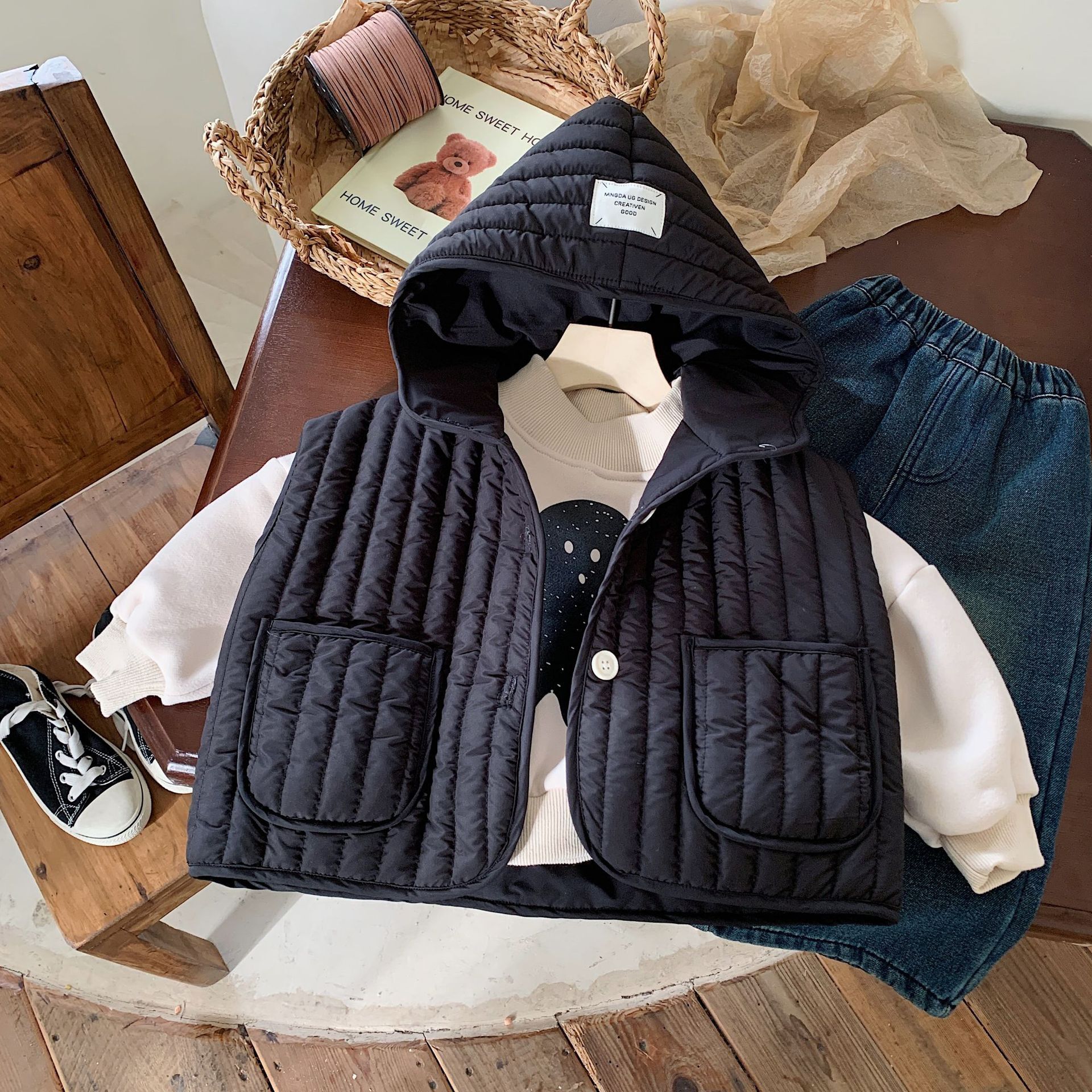 連帽壓紋口袋 夾棉背心