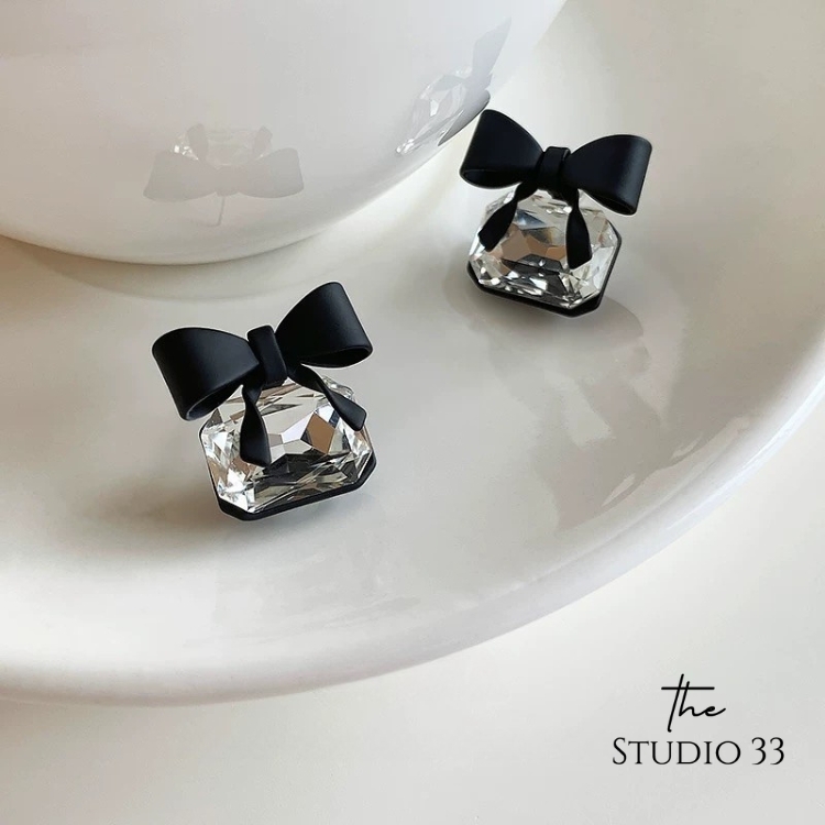 霧黑蝴蝶結水晶耳環