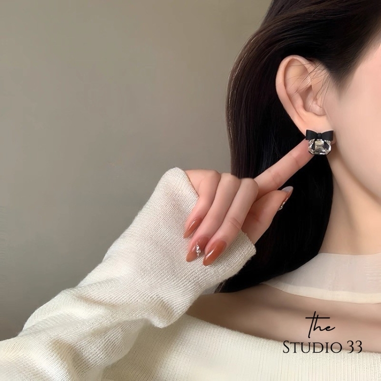 霧黑蝴蝶結水晶耳環