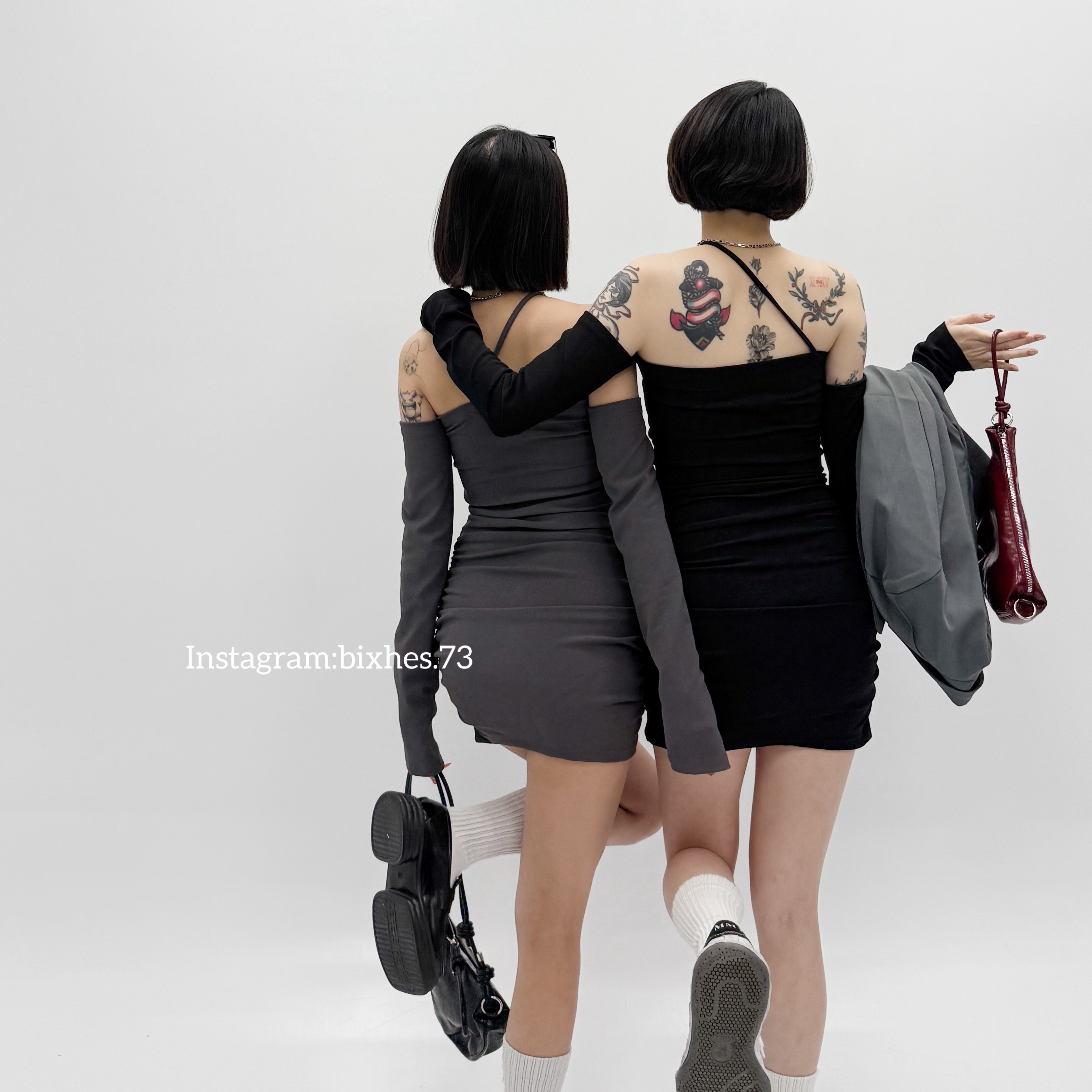 ㄧ字領掛脖抓皺長袖連身裙(D00012)