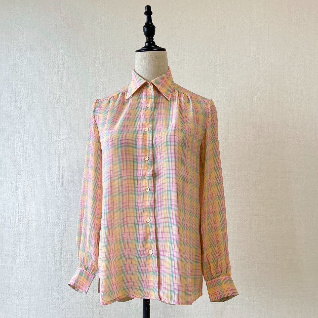 彩虹格紋古著上衣