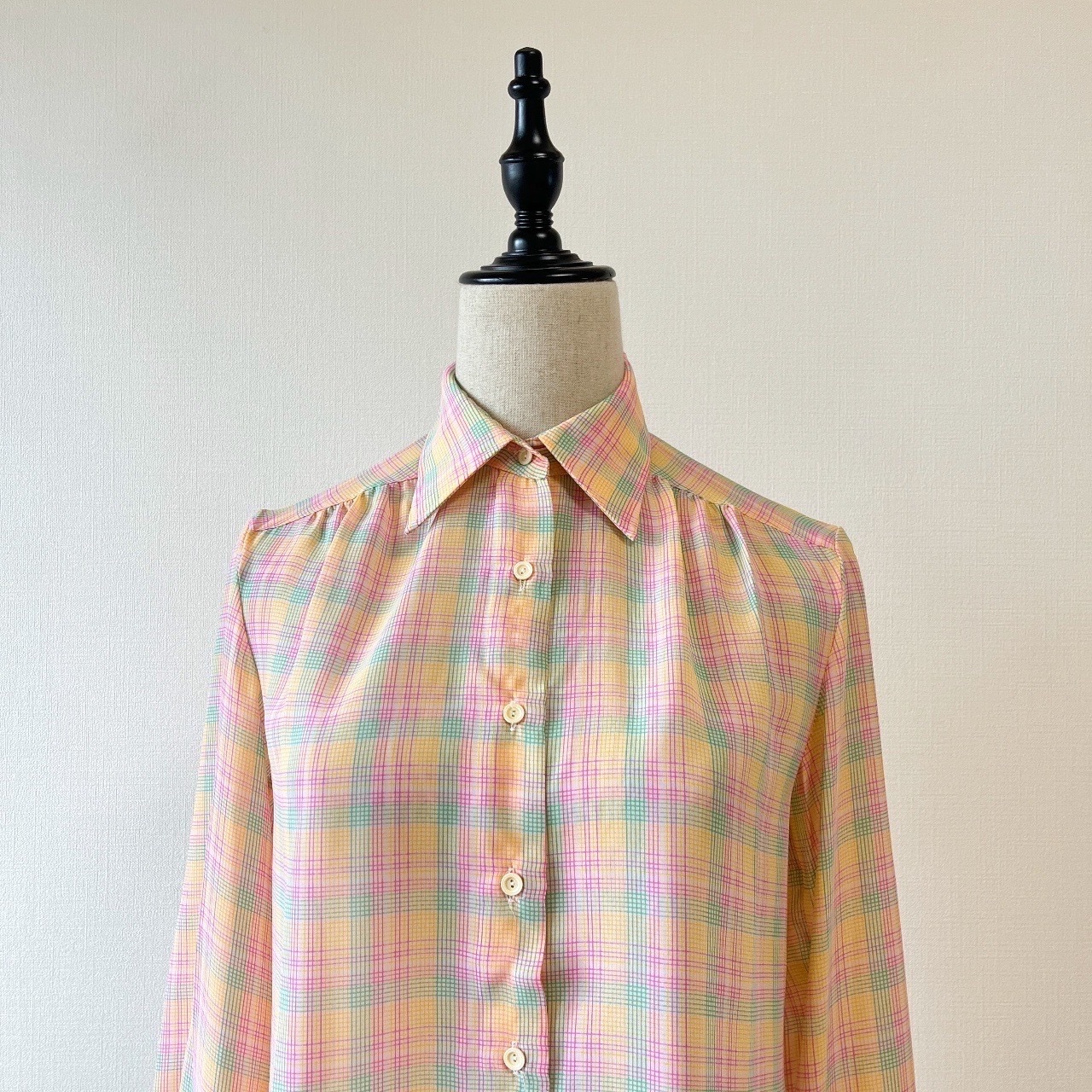 彩虹格紋古著上衣