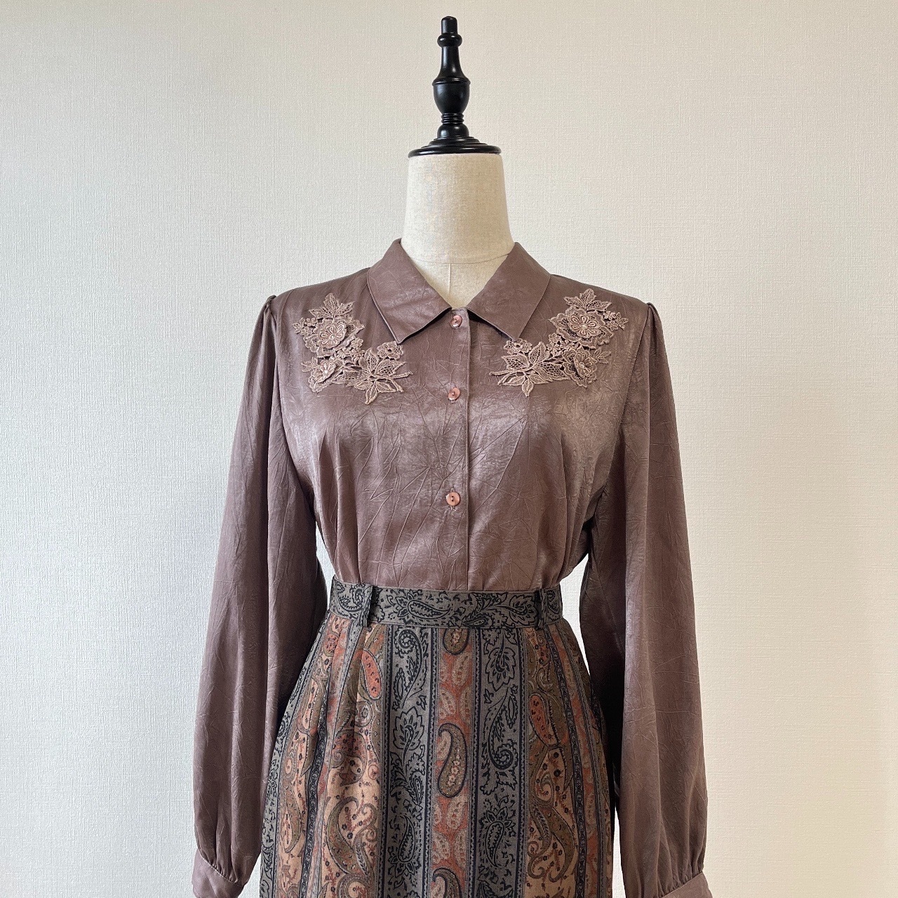 日本製淺炭啡色刺繡花葉紋古著上衣