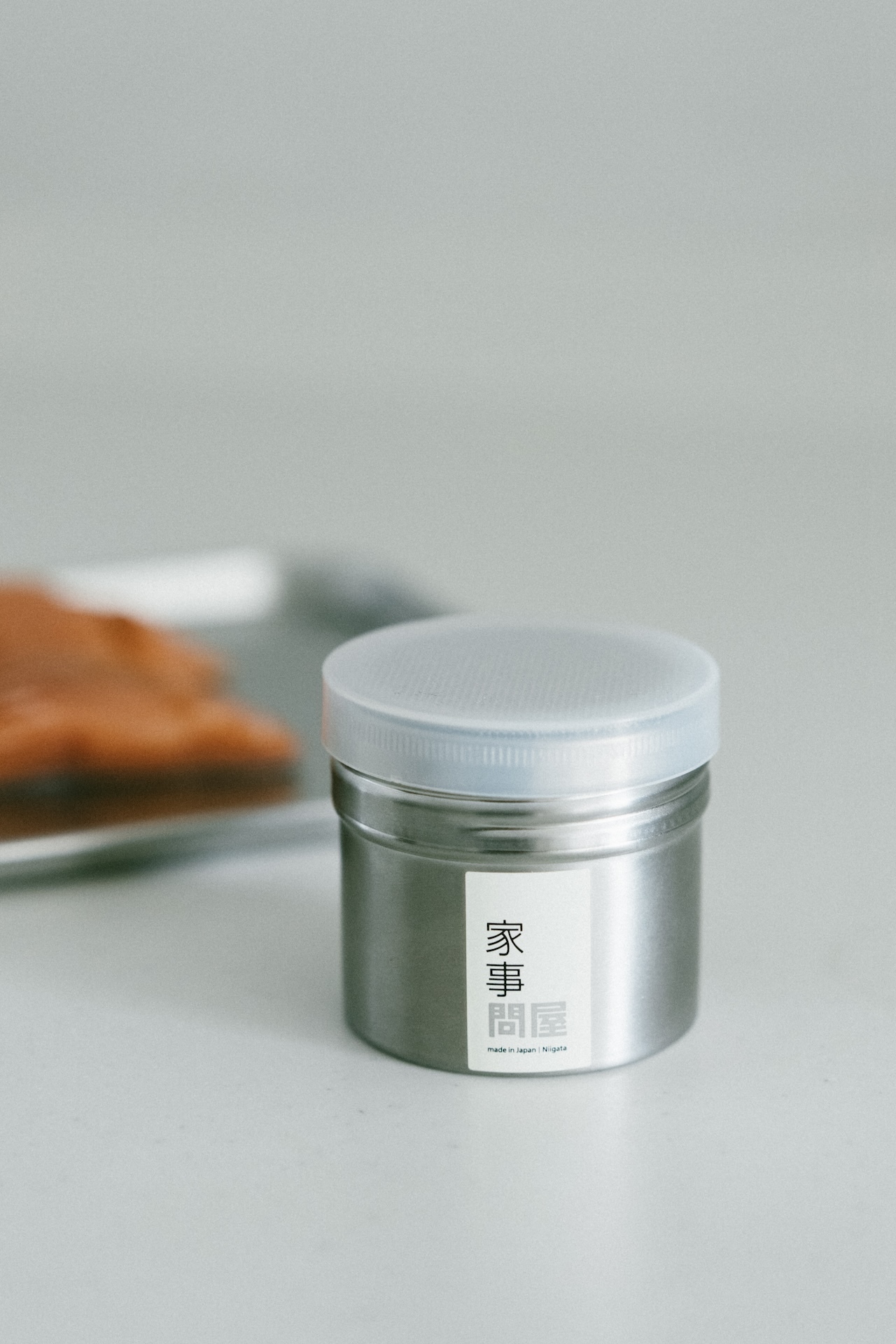 家事問屋日本製304不鏽鋼附蓋灑粉撒鹽罐