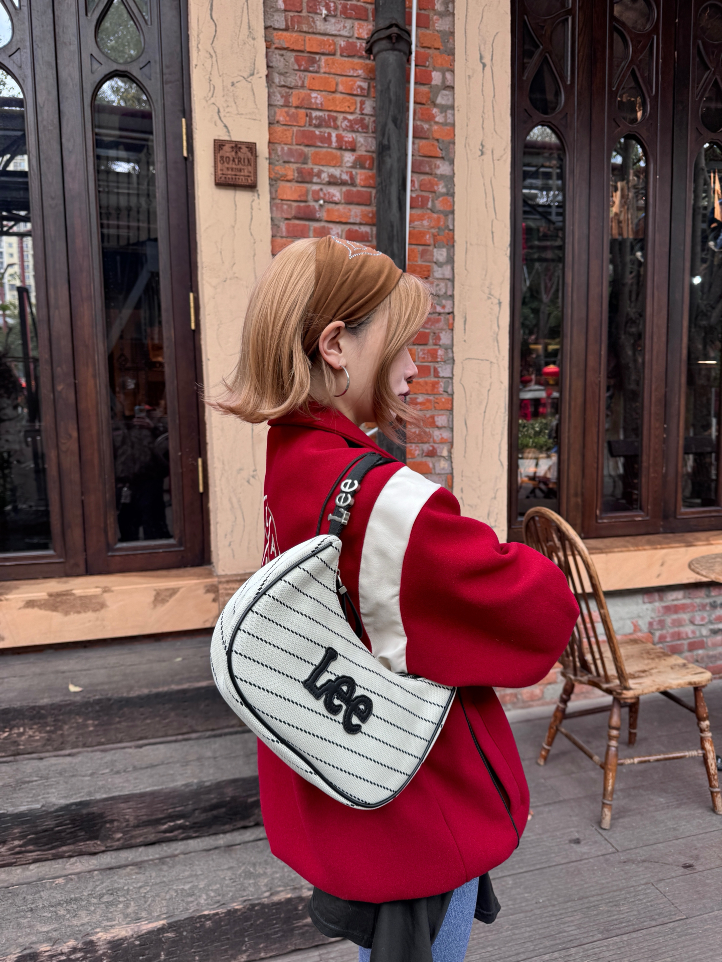 代購-<1000元左右交換禮物>Lee 品牌五金LOGO 學院風 腋下包 半月包