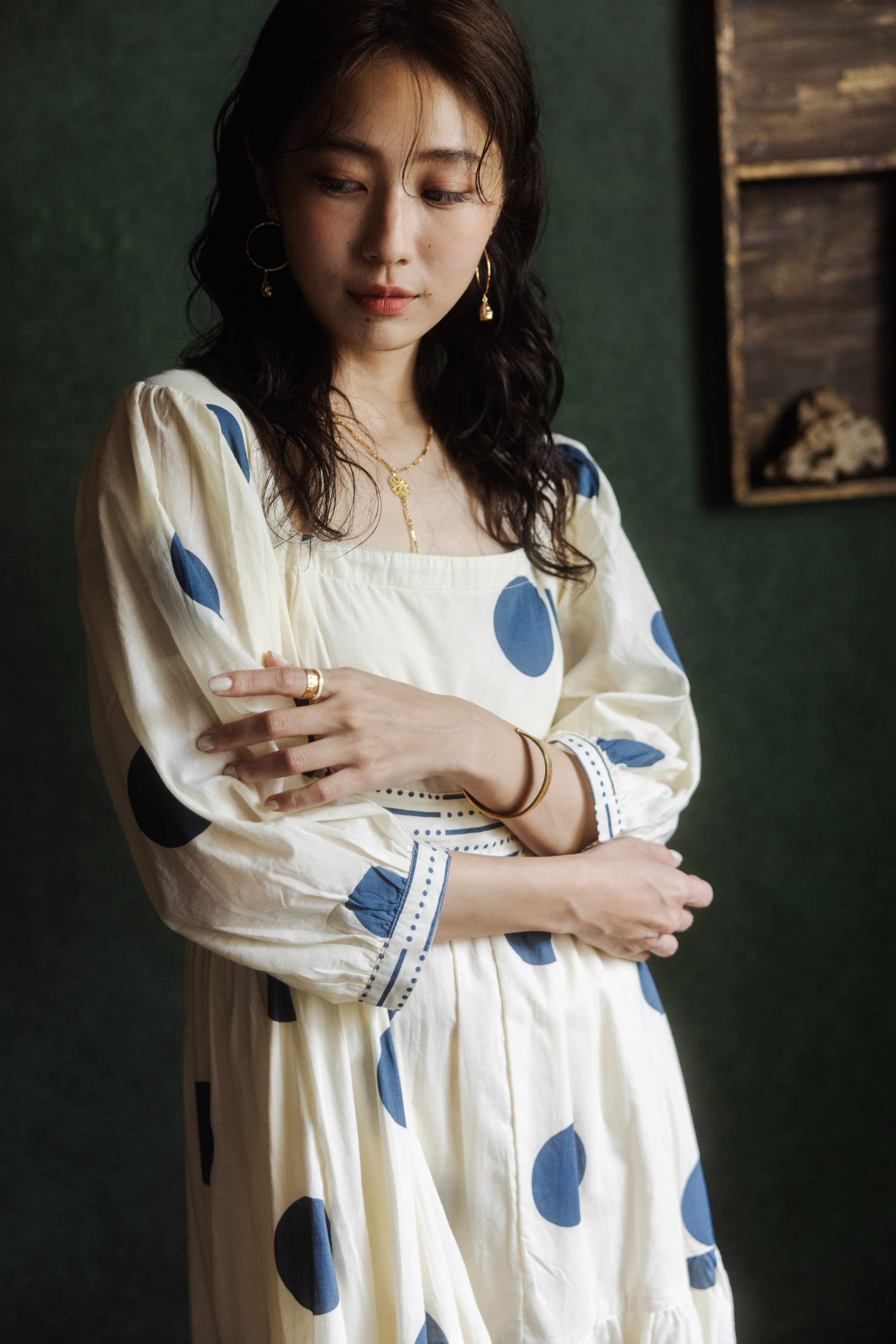 方領後拉鏈洋裝_幾何藍圈