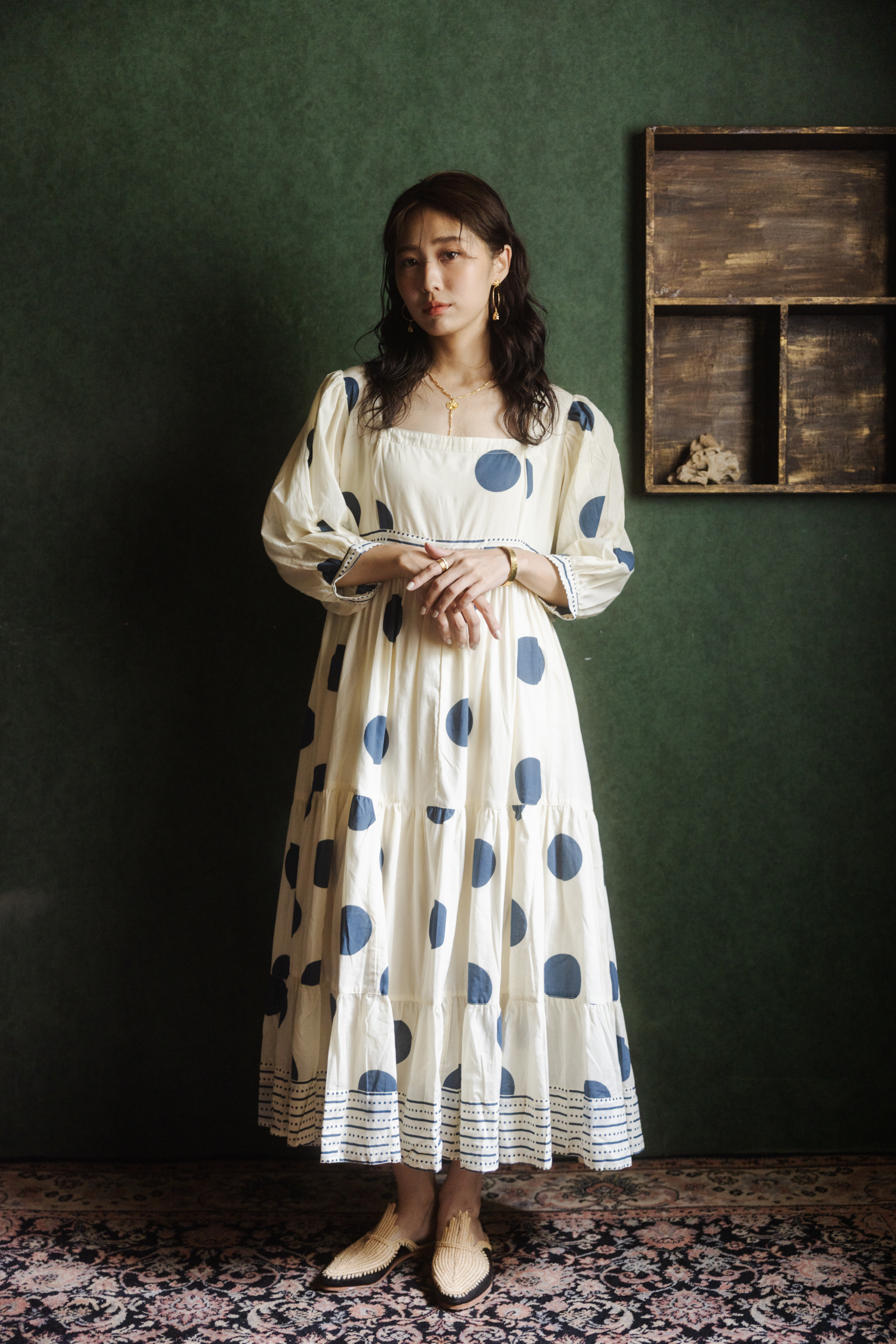 方領後拉鏈洋裝_幾何藍圈