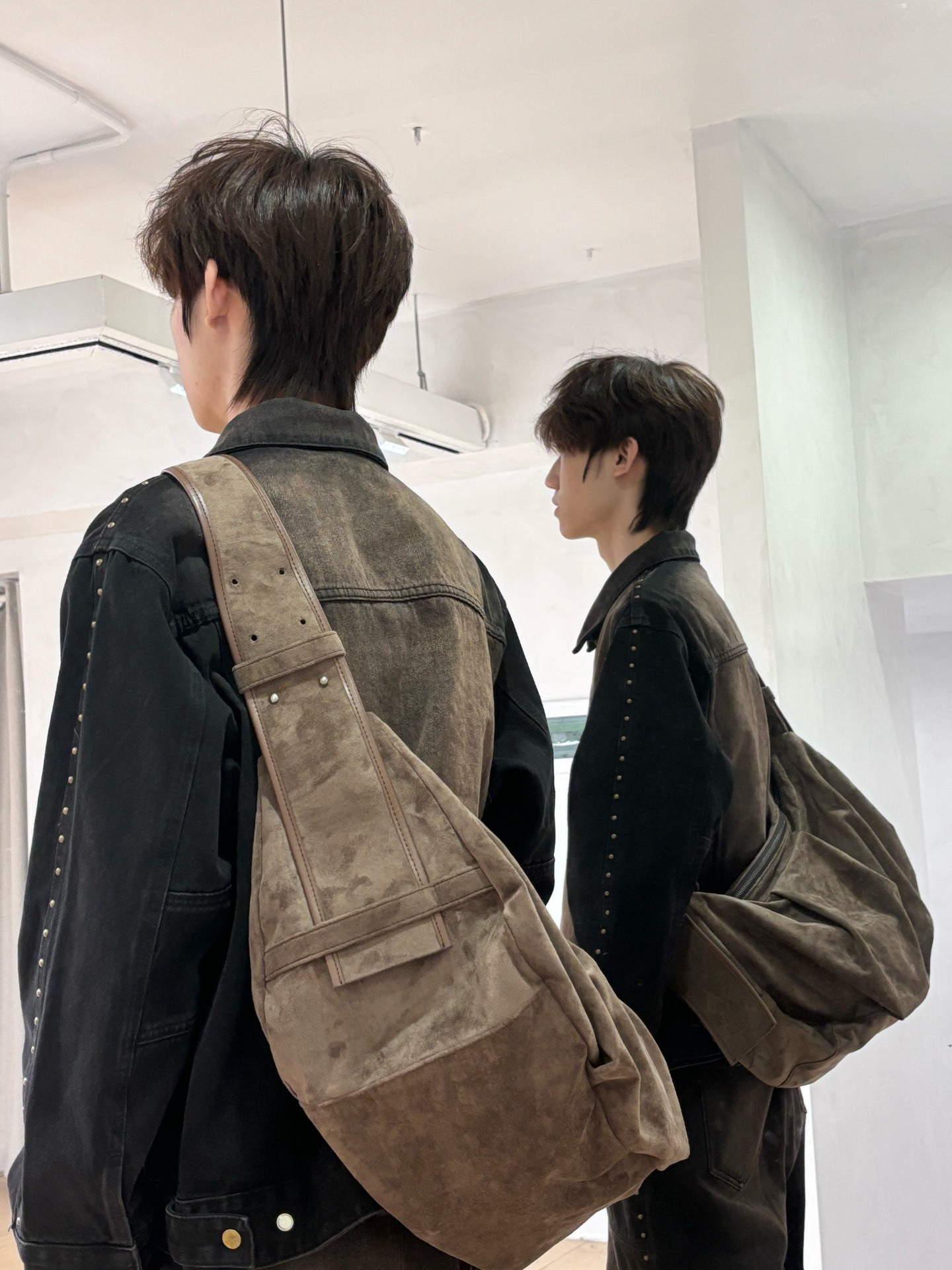 代購-<1000元左右交換禮物>小眾品牌 美拉德 餃子大包 廢土風 麂皮絨 斜背包 咖啡色