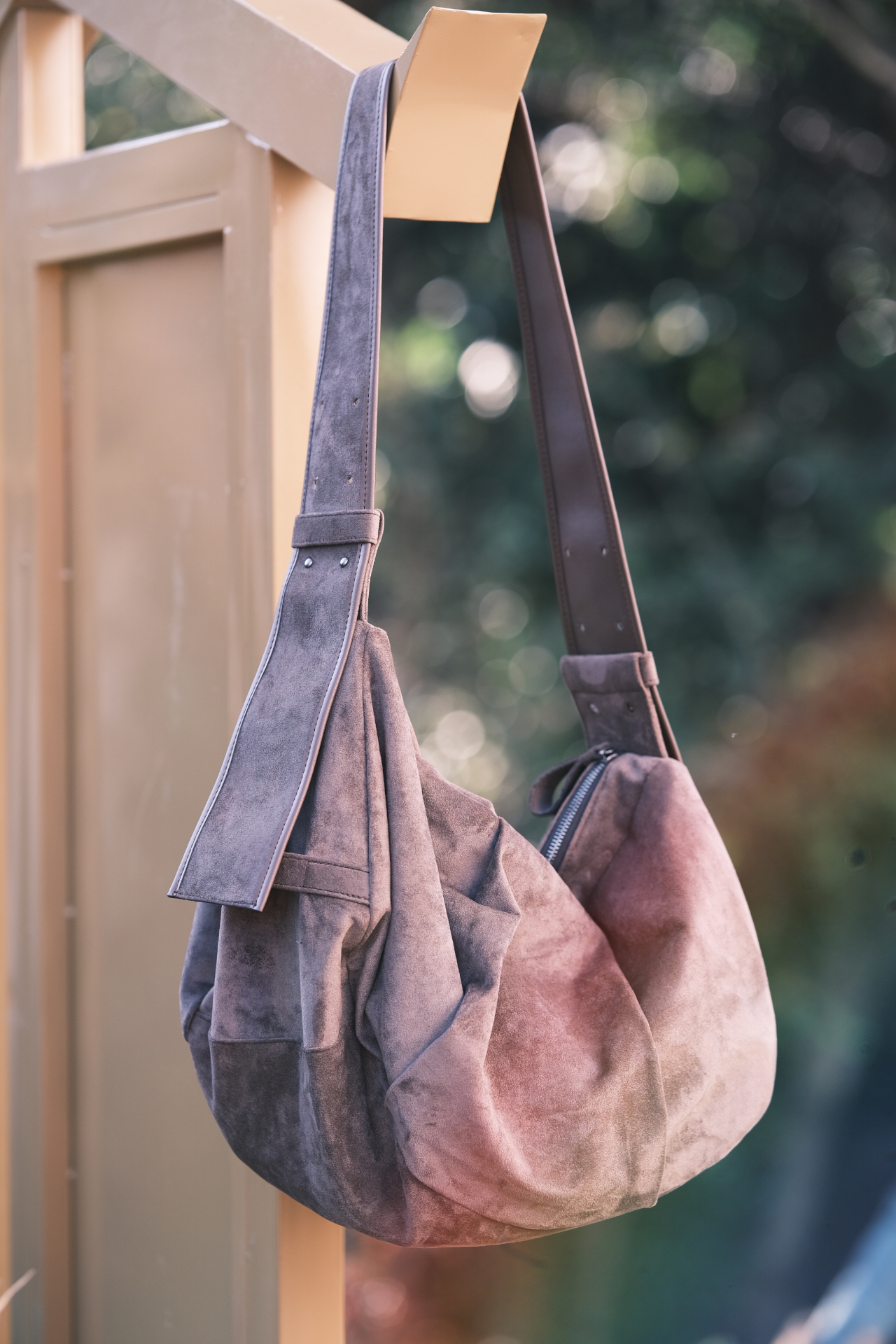 代購-<1000元左右交換禮物>小眾品牌 美拉德 餃子大包 廢土風 麂皮絨 斜背包 咖啡色