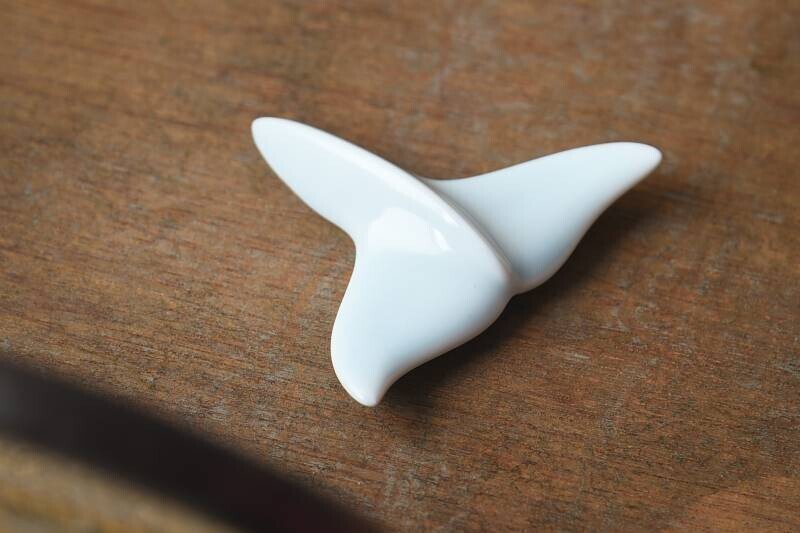 美濃燒 鯨魚潛水尾巴 筆擱