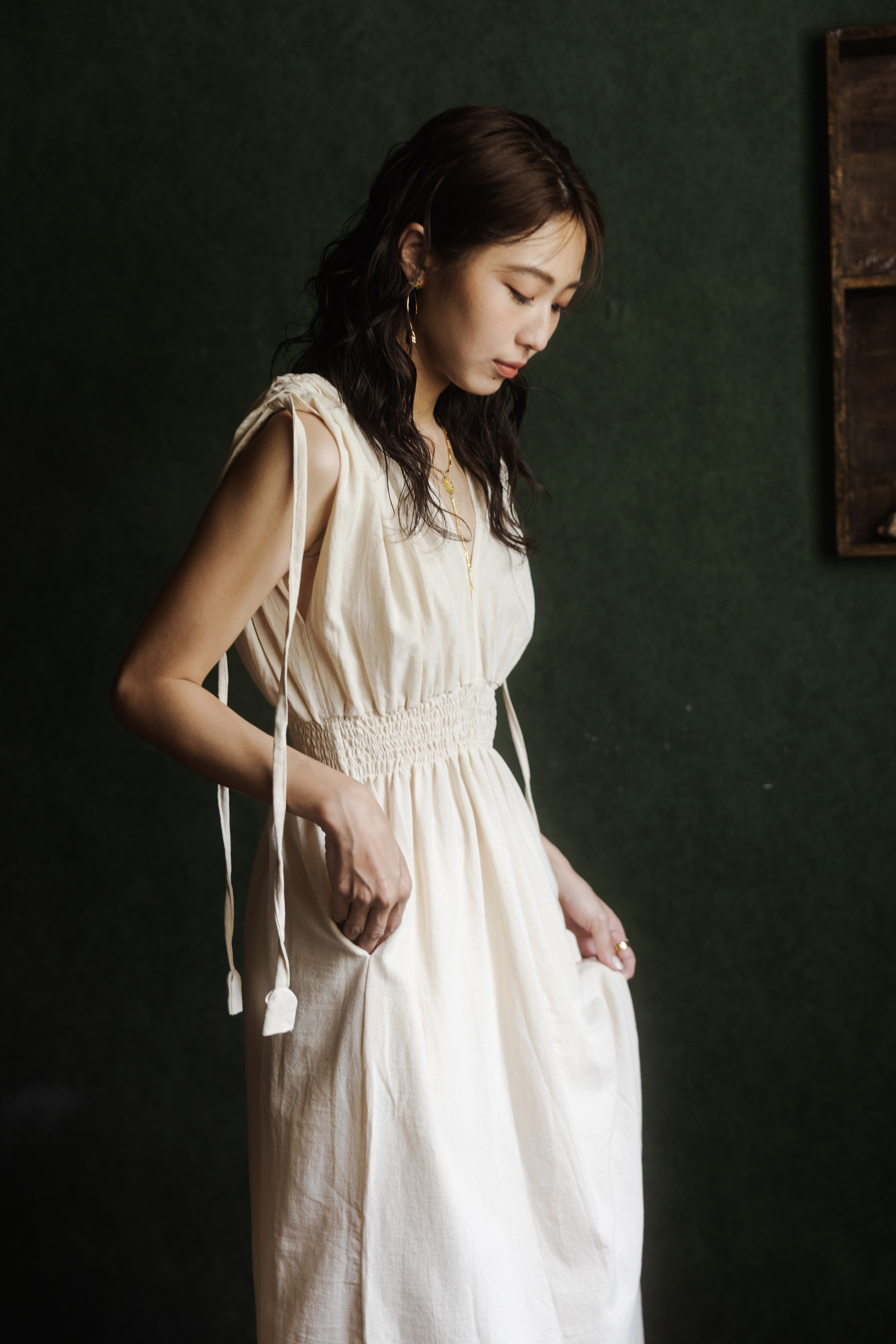 前後v抽繩無袖長洋裝_米白